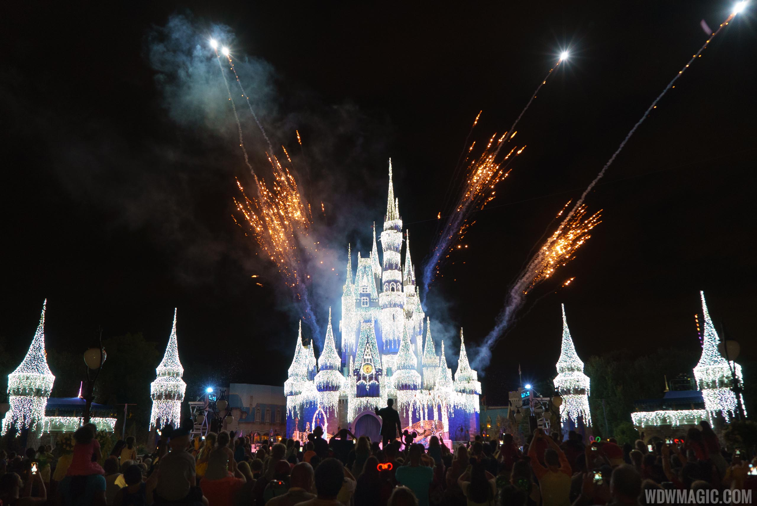 PHOTOS - A look at the newly extended Cinderella Castle dreamlights at ...