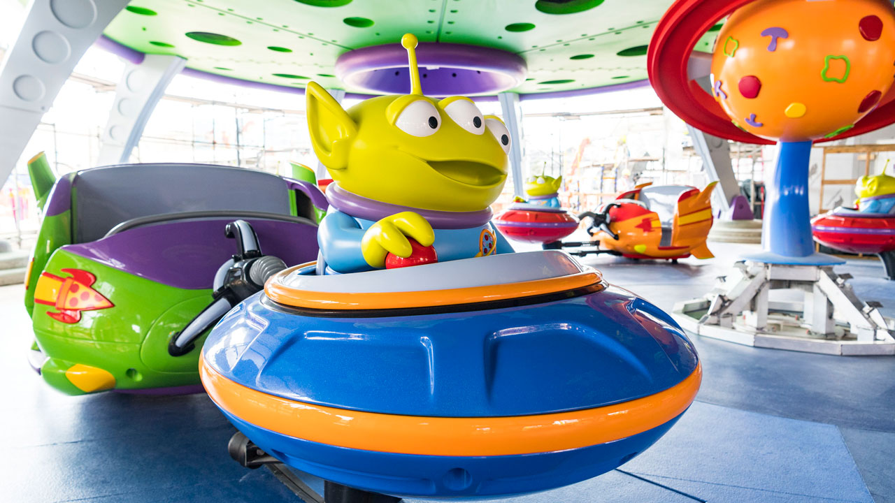 PHOTO First look inside Alien Swirling Saucers in the Toy