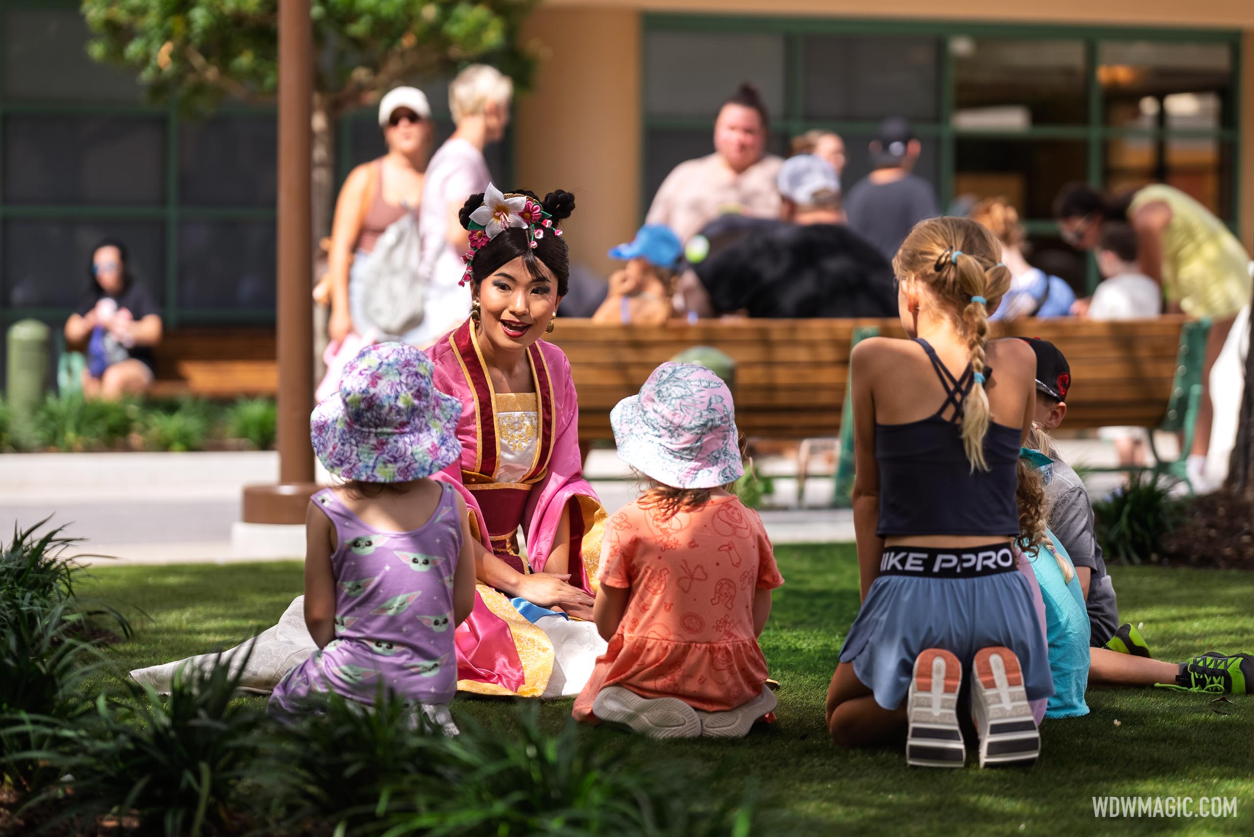 Free-Roaming Characters in the Walt Disney Studios Courtyard - Photo 2 ...