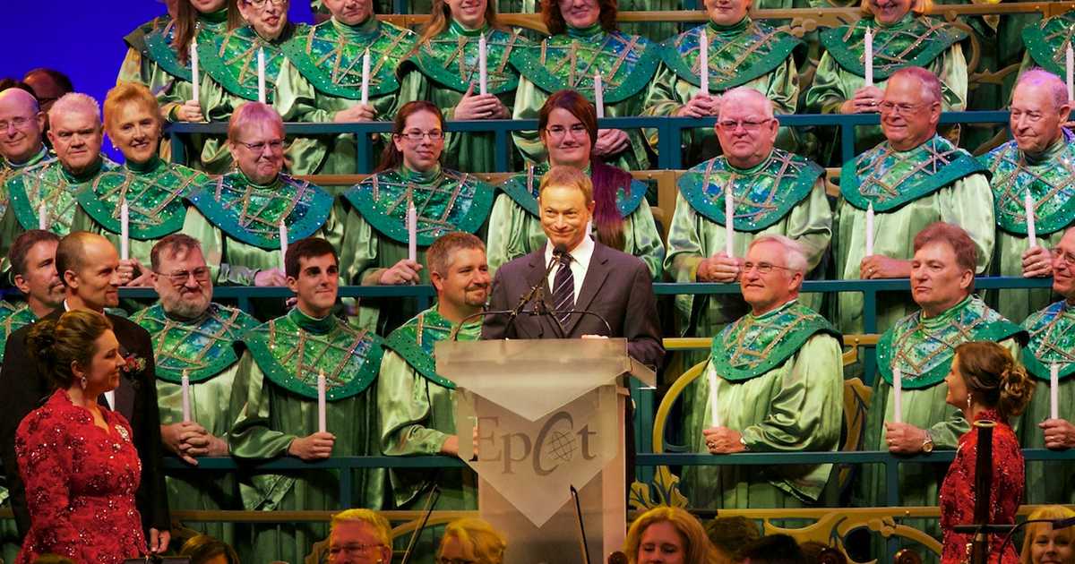 Gary Sinise narrating Candlelight Processional 2013