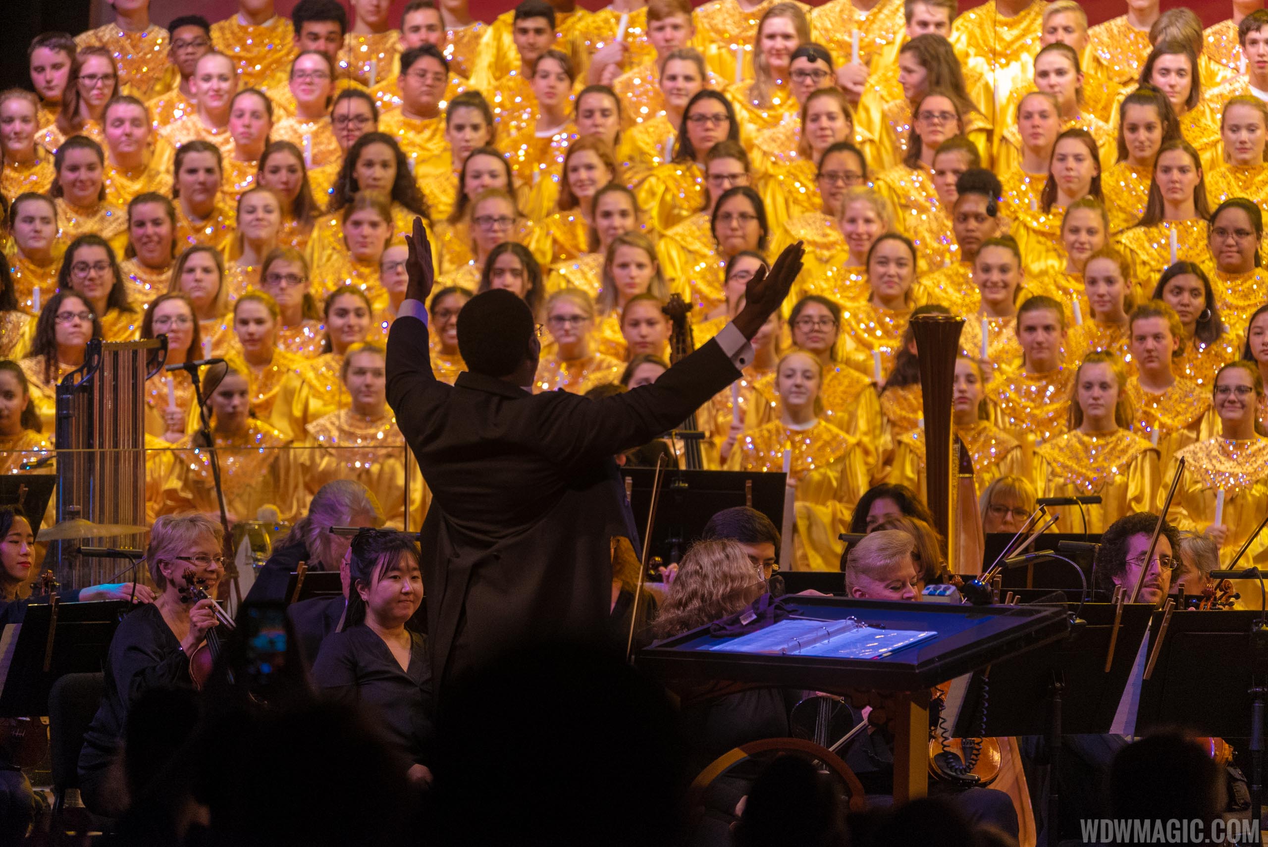 PHOTOS Helen Hunt at Epcot's Candlelight Processional