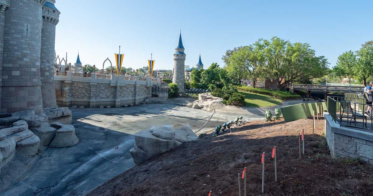 Liberty Square to Fantasyland walkway expansion construction - Photo 5 of 8