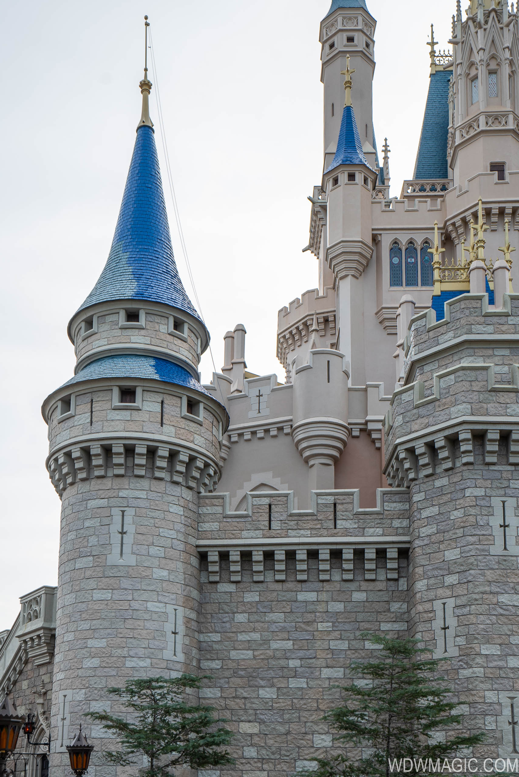 Photos Cinderella Castle S New Paint Scheme Begins To Take Shape