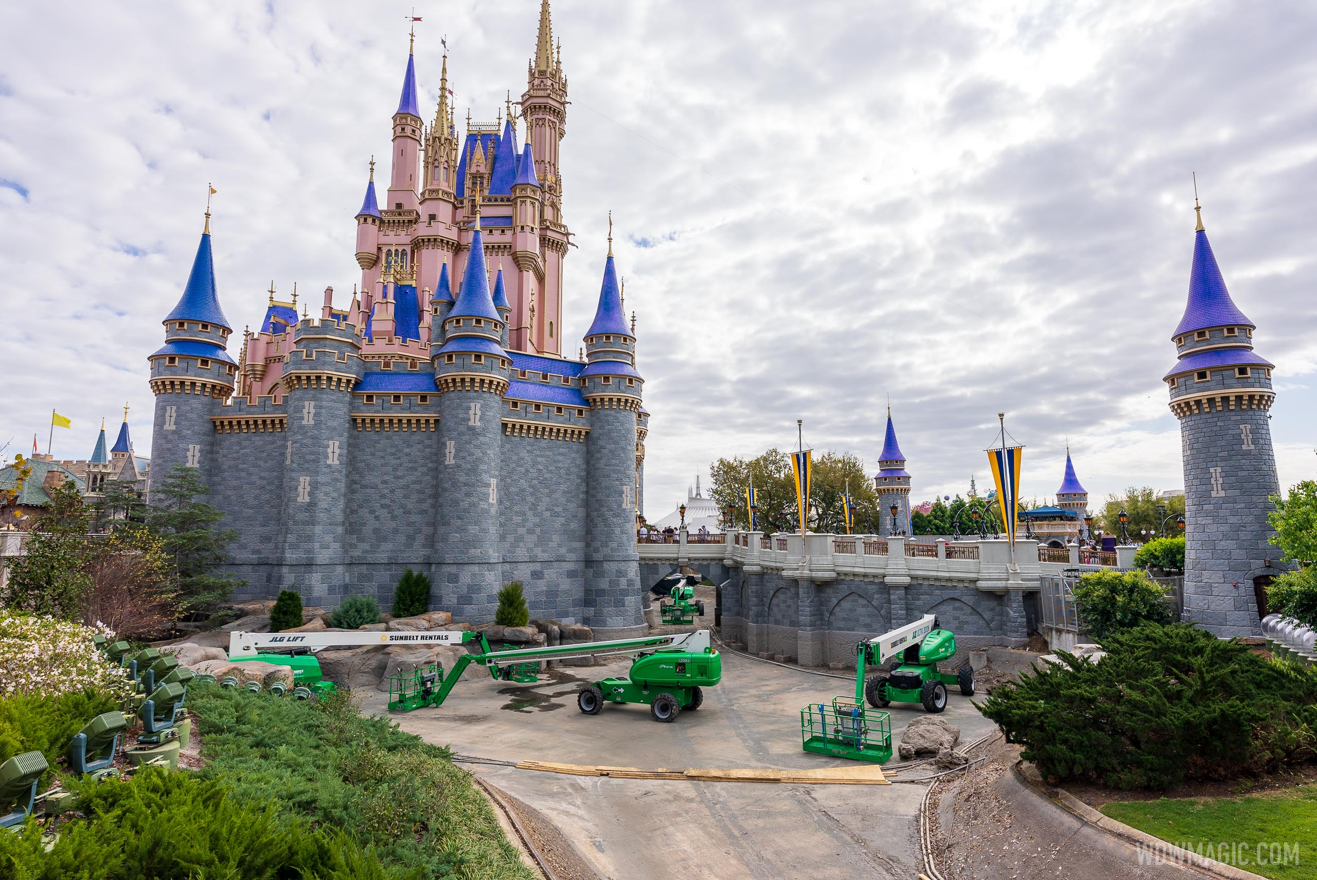 Cinderella-Castle_Full_41272.jpg