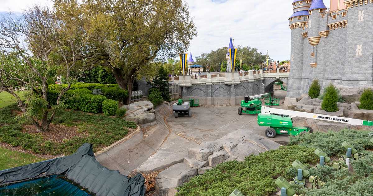 Cinderella Castle stage refurbishment - March 8 2021 - Photo 9 of 9