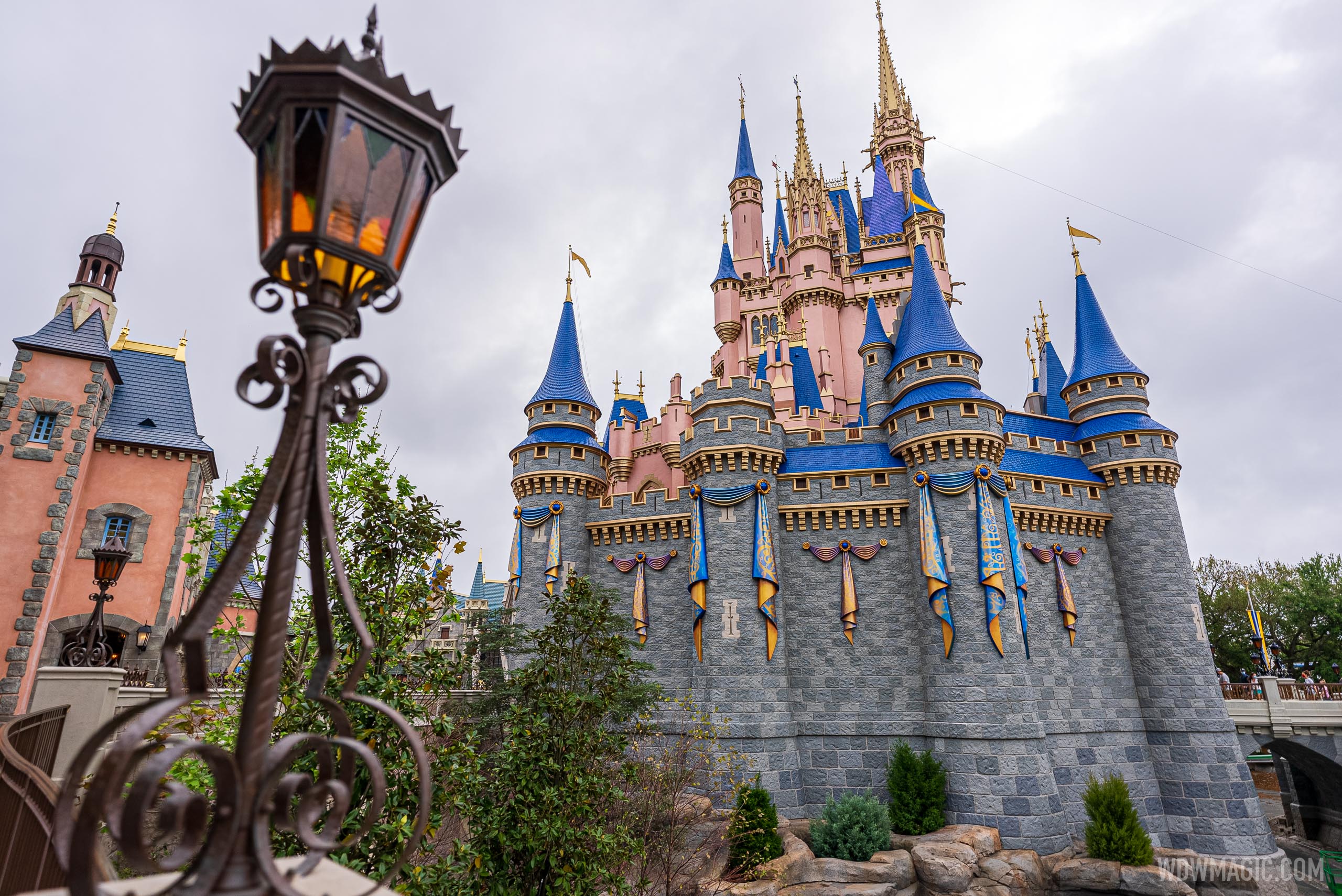 Cinderella-Castle_Full_41542.jpg