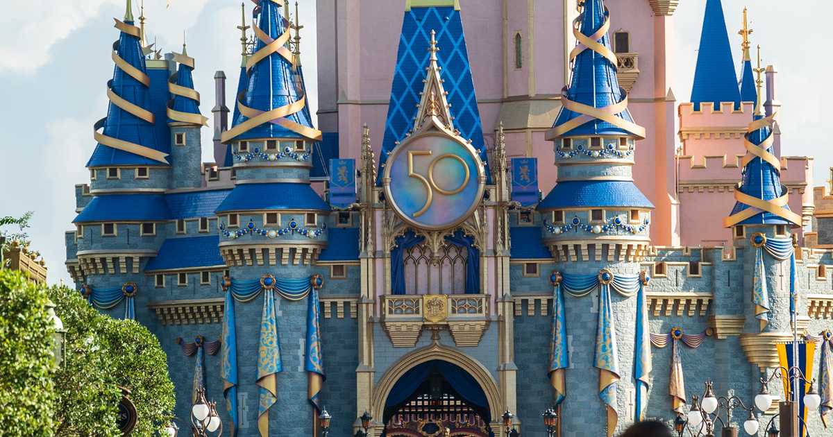 50th crest added to Cinderella Castle - Photo 2 of 15