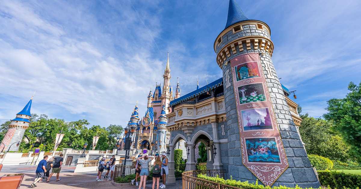 Cinderella Castle 50th anniversary banners - Photo 9 of 13