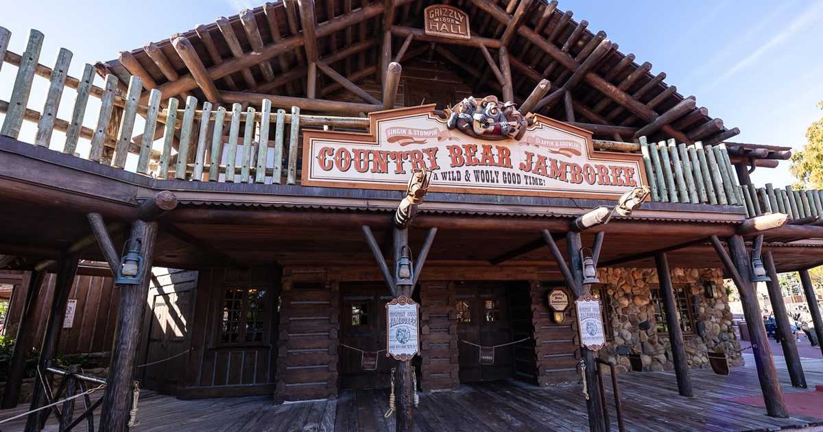 Country Bear Jamboree Grizzly Hall - Photo 4 of 11