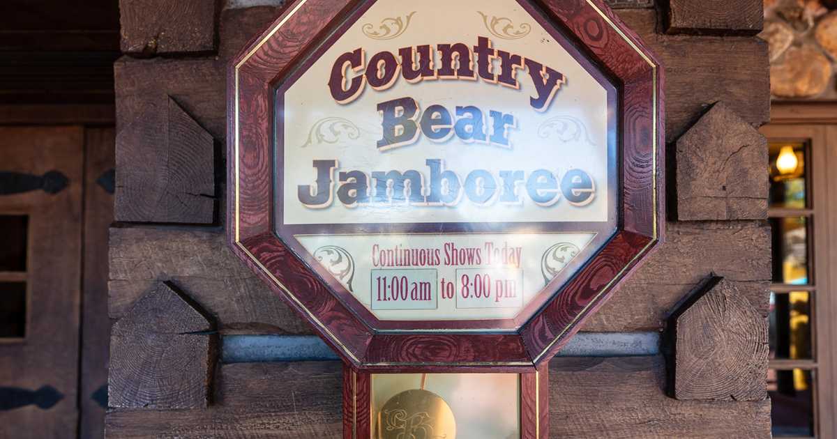 Country Bear Jamboree Grizzly Hall - Photo 3 of 11