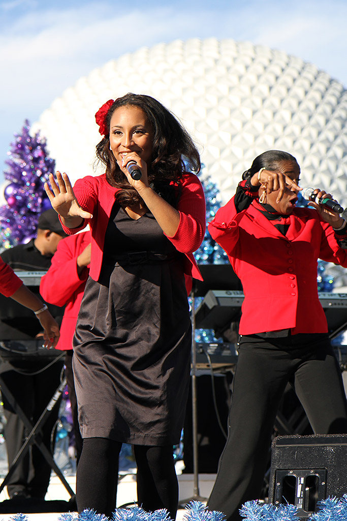 D'Vine Voices opening day performance - Photo 5 of 12