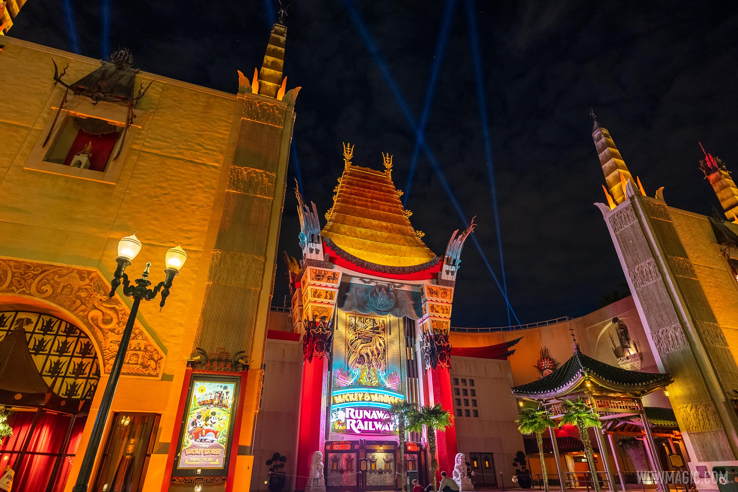 Closeup look at the new Chinese Theatre lighting and searchlights at