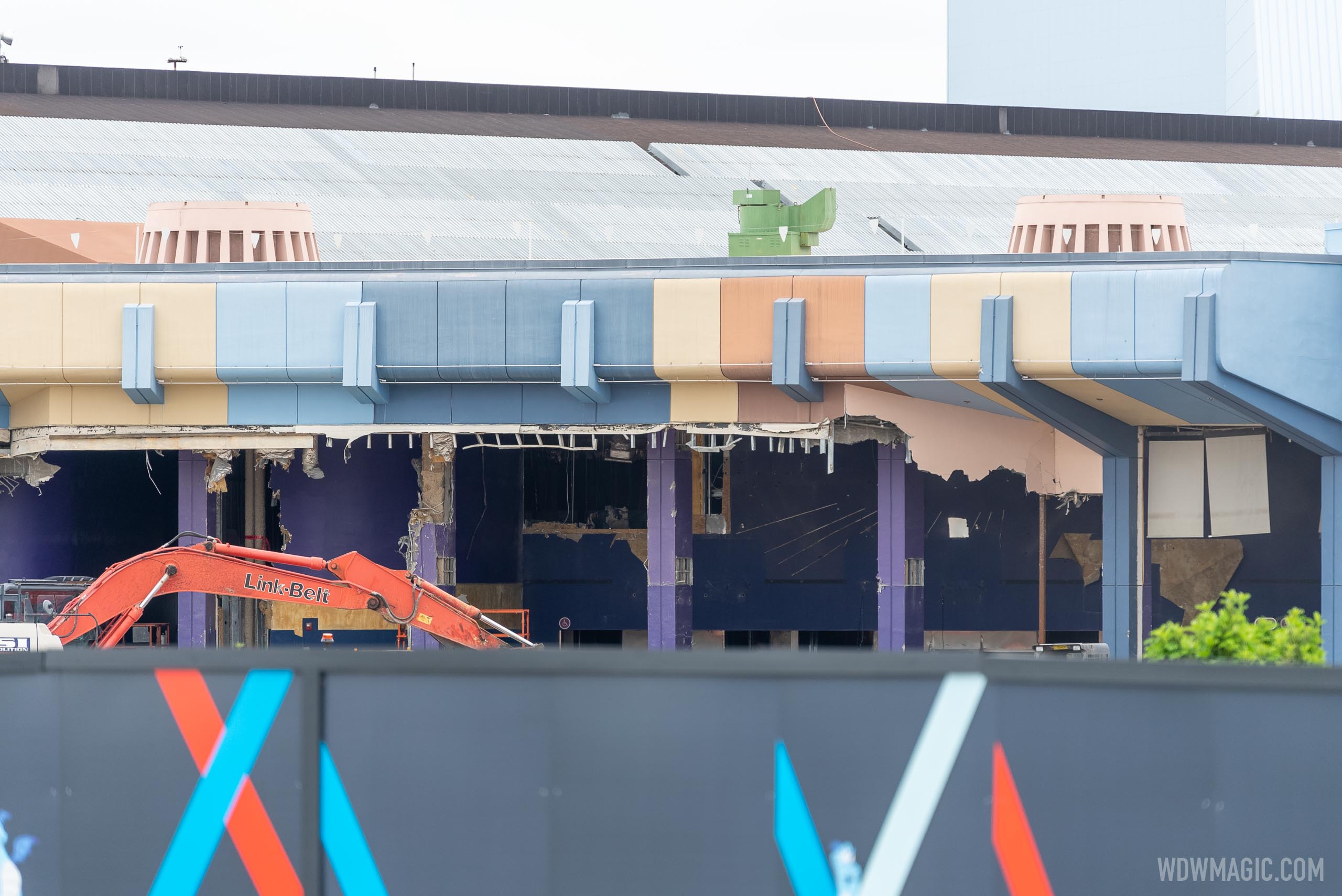 EPCOT Future World Central Spine demolition - October 5 2020 - Photo 9 ...