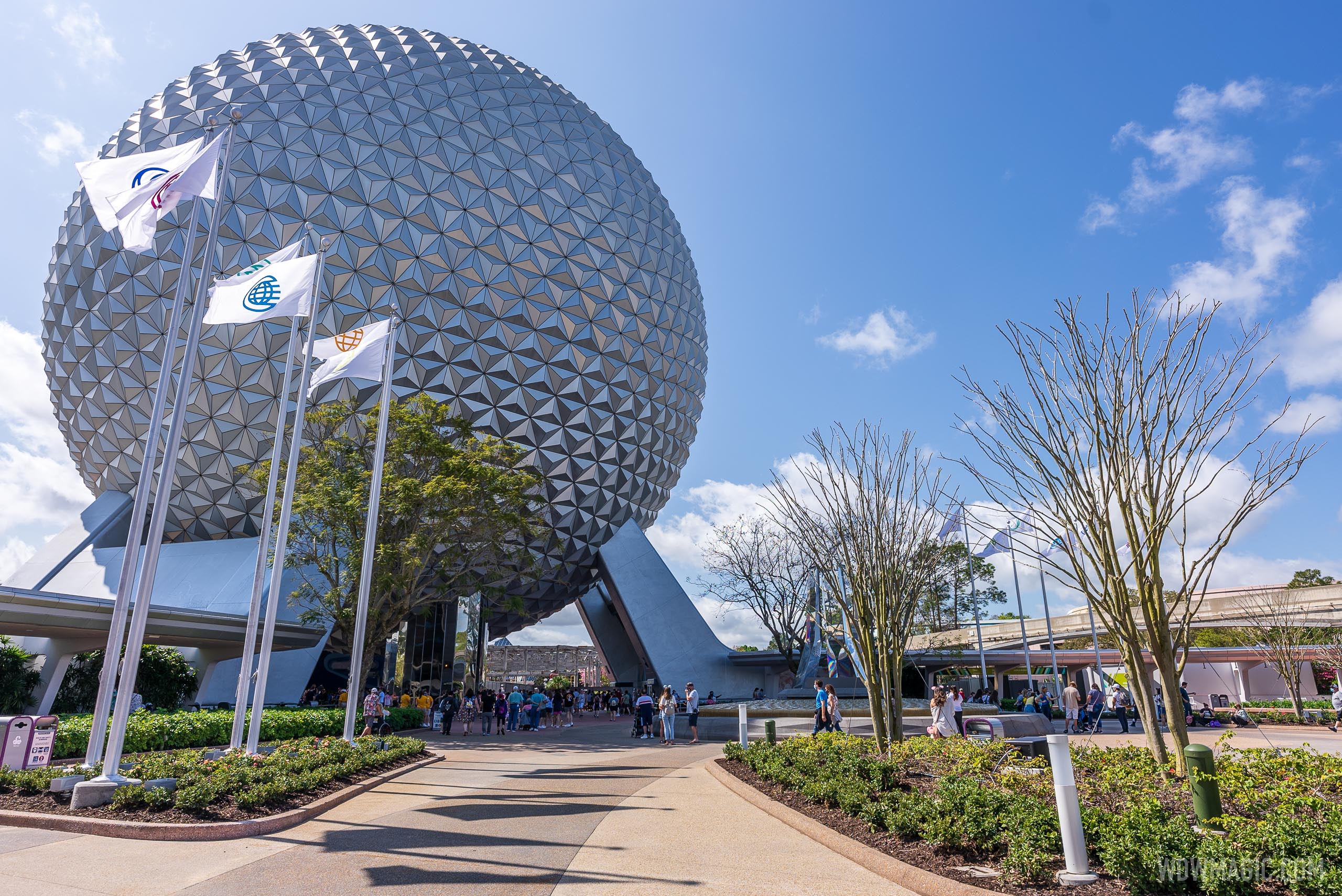 VIDEO - EPCOT main entrance debuts new background music