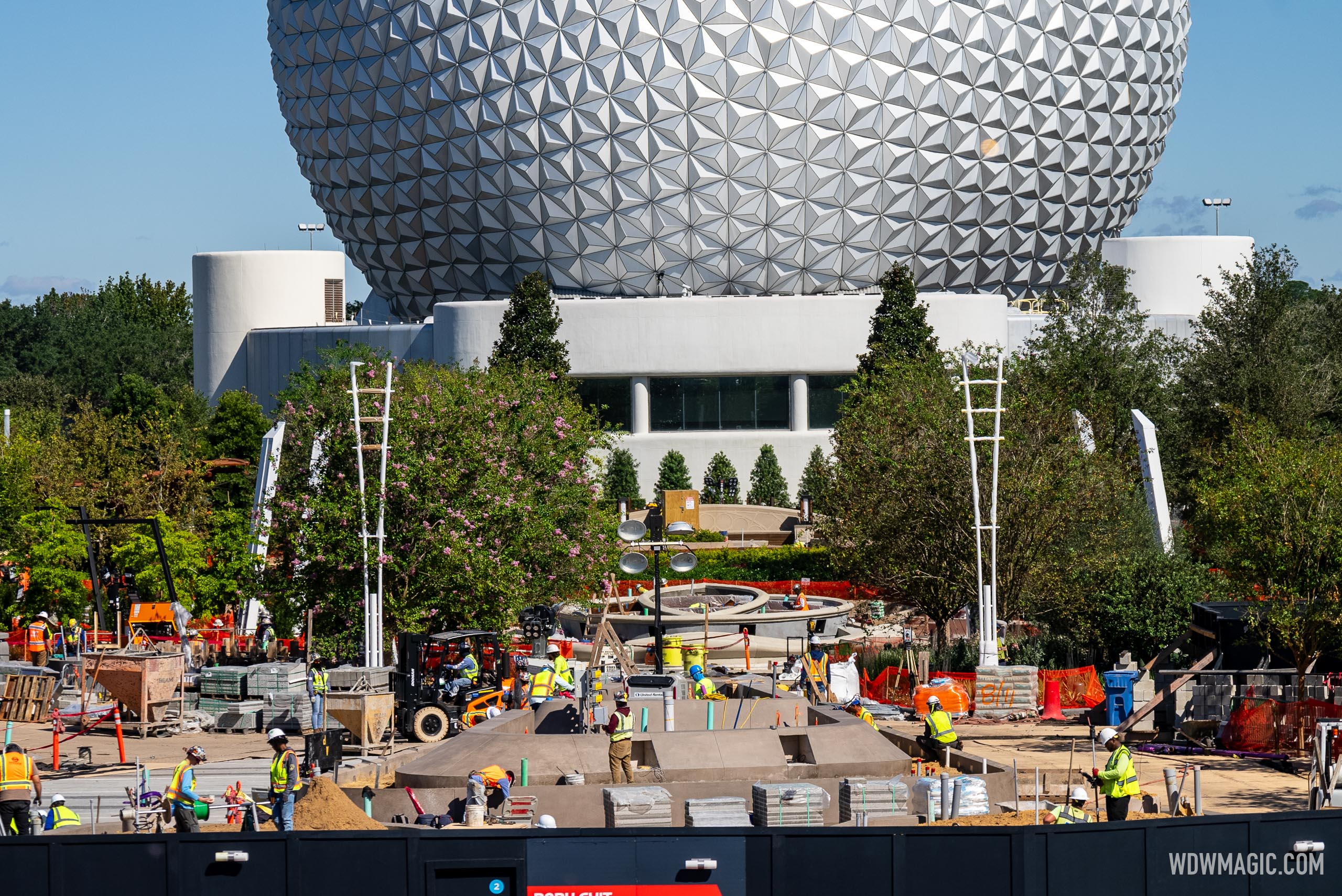 https://d3bo0mk5kk7egf.cloudfront.net/imgstore/ElementGalleryItems/attractions/Fullsize/Epcot_Full_53361.jpg