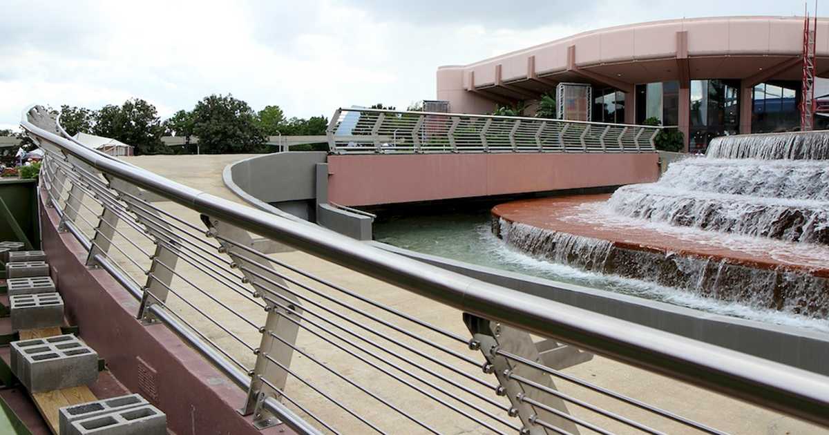 Railing installation on stage - Photo 4 of 4