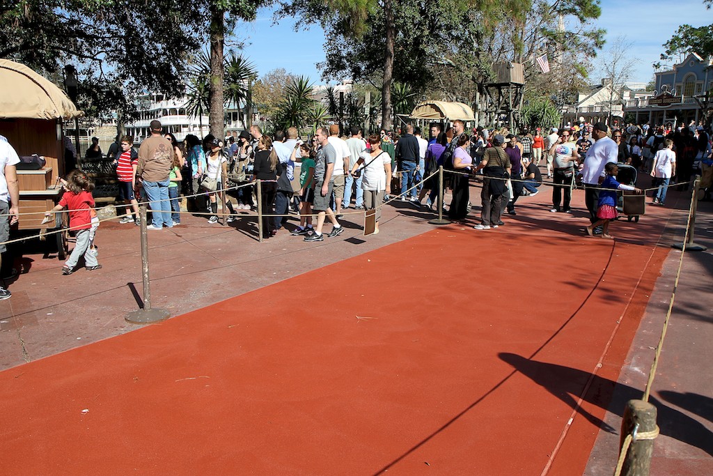 PHOTOS - A look at the Frontierland repaving project