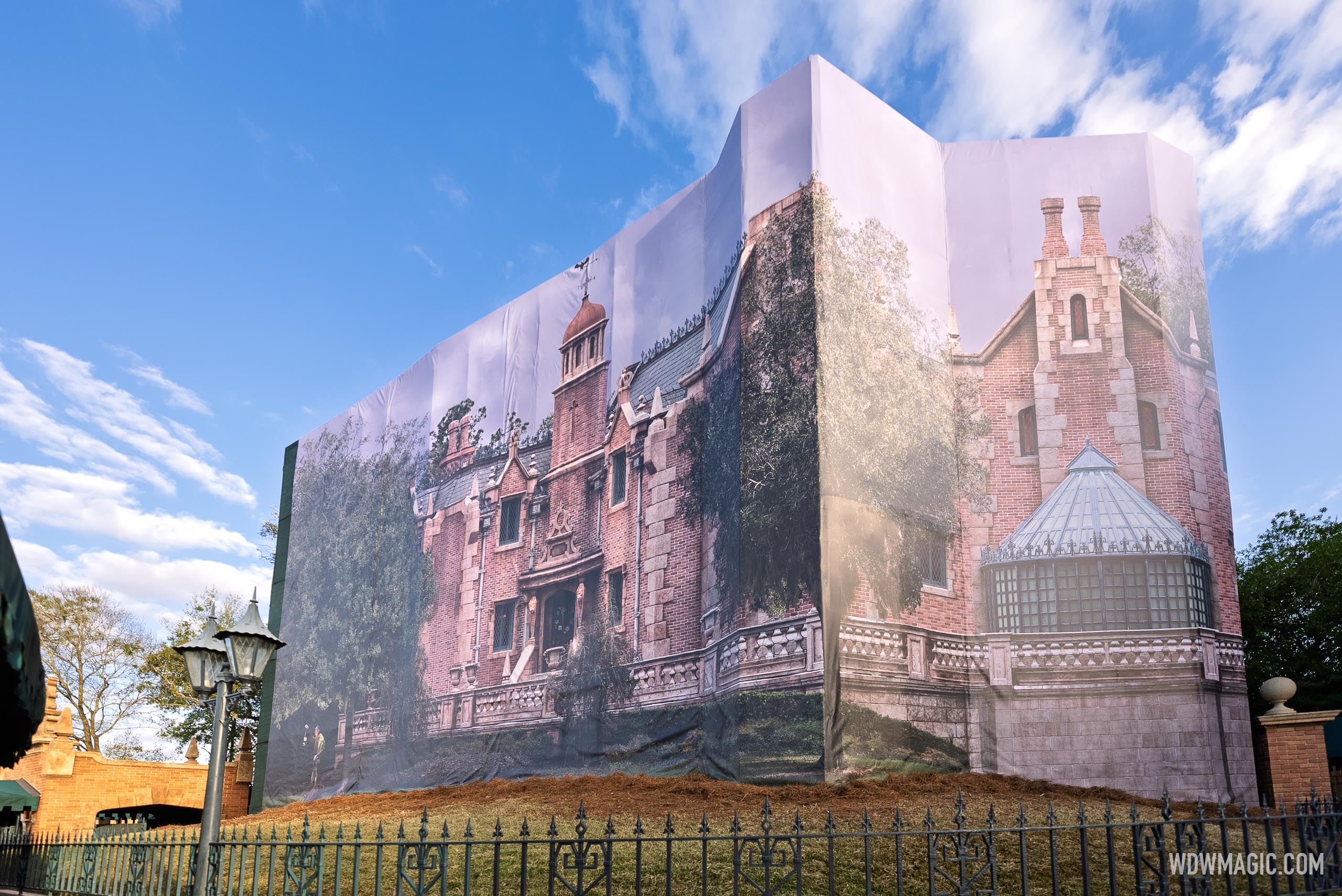 Haunted-Mansion_Full_63850.jpg