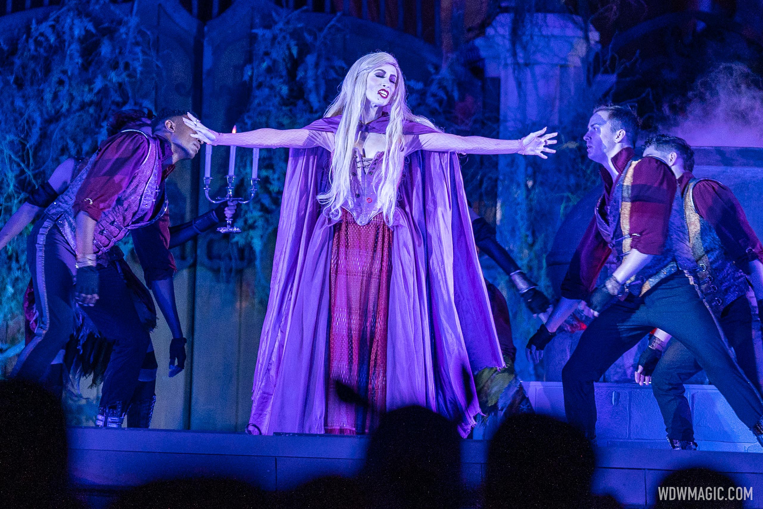Hocus Pocus Villain Spelltacular 2022 - Photo 10 of 39