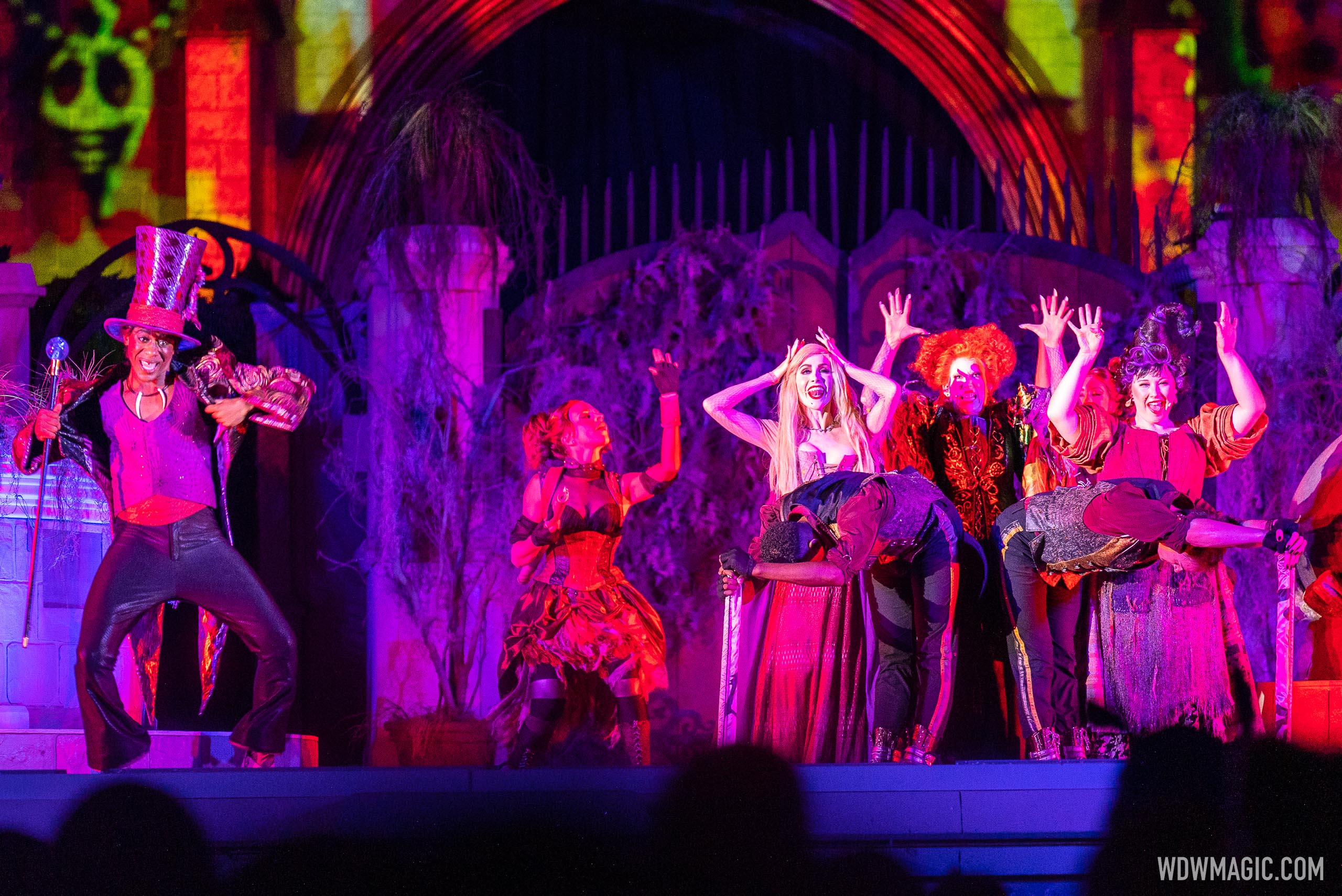 Hocus Pocus Villain Spelltacular 2022 - Photo 12 of 39