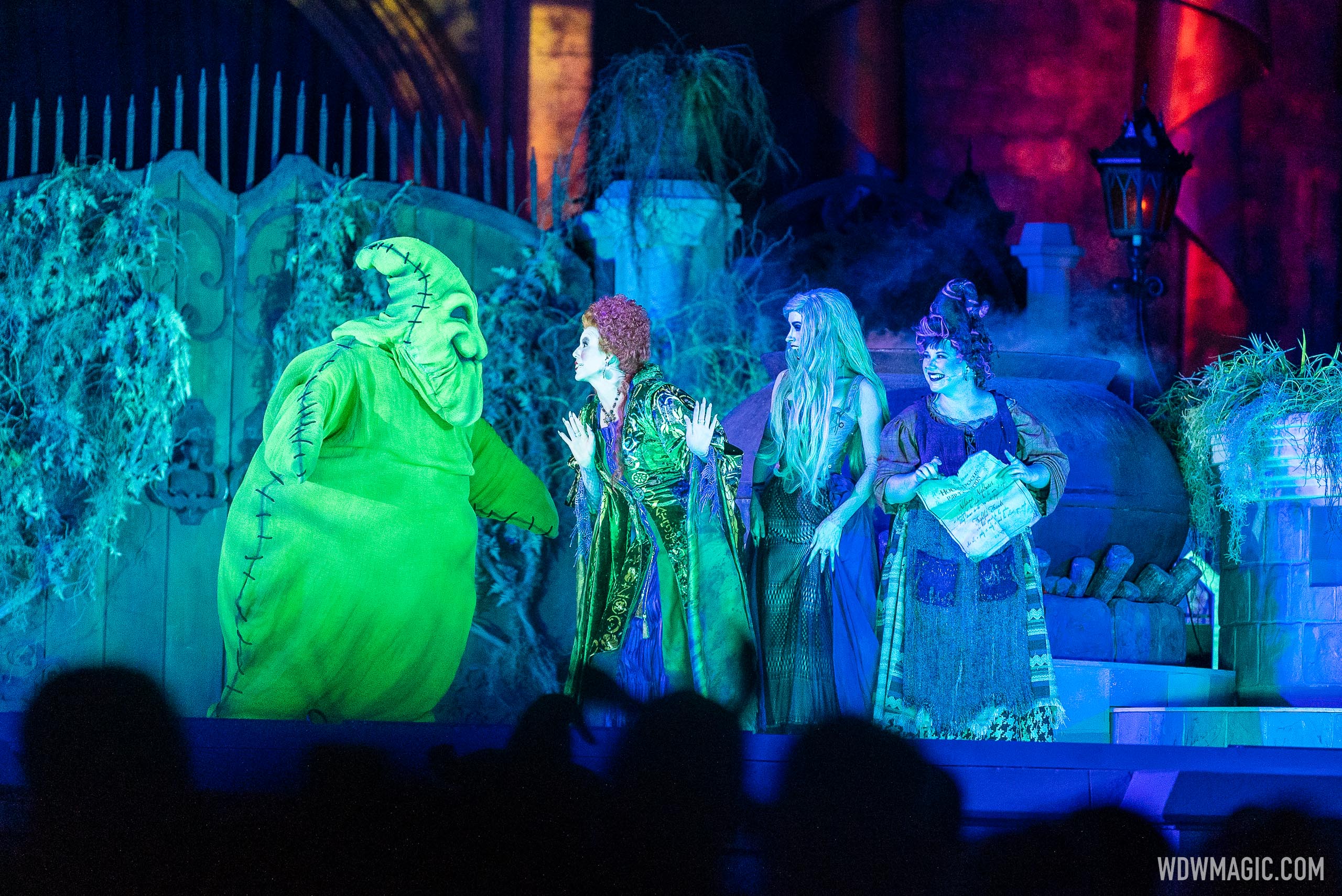 Hocus Pocus Villain Spelltacular 2022 - Photo 15 of 39
