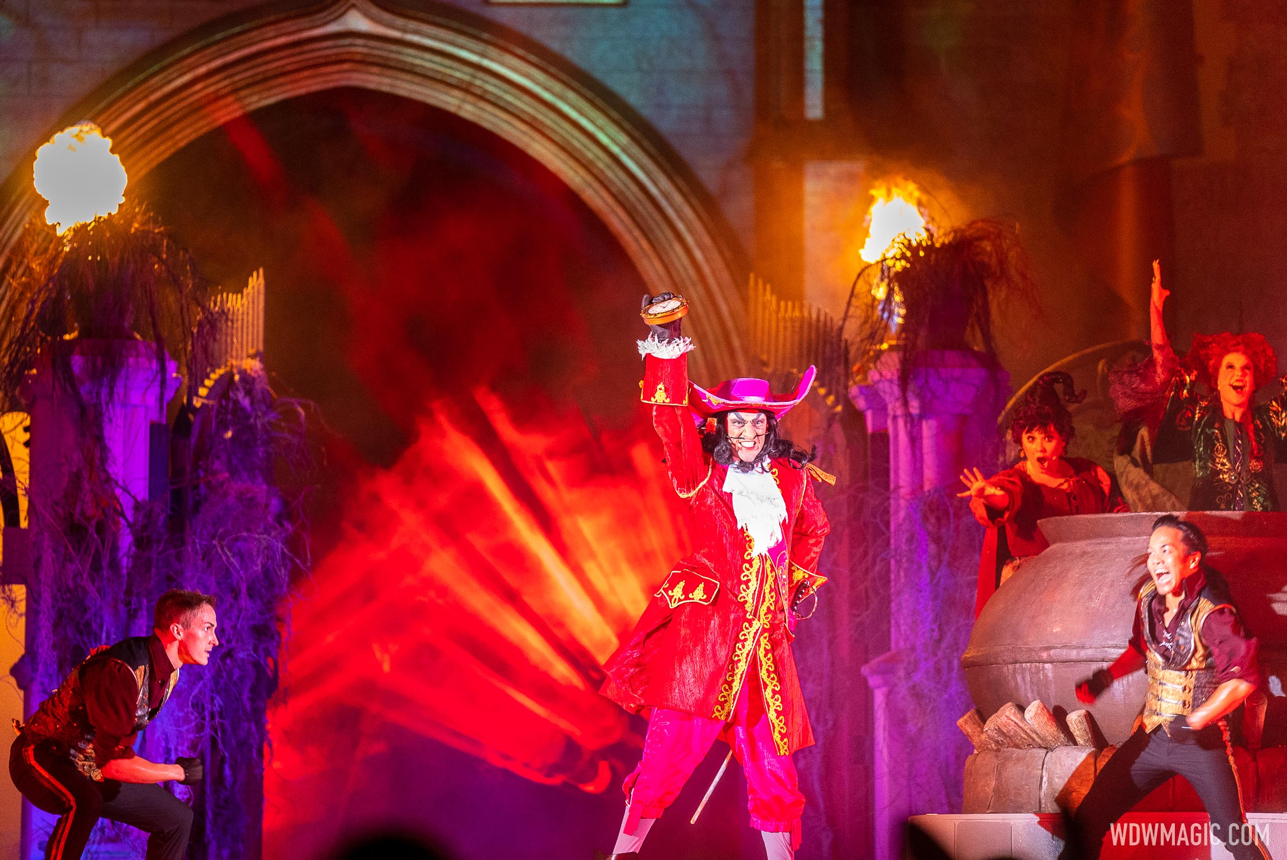 Hocus Pocus Villain Spelltacular 2022 - Photo 21 of 39