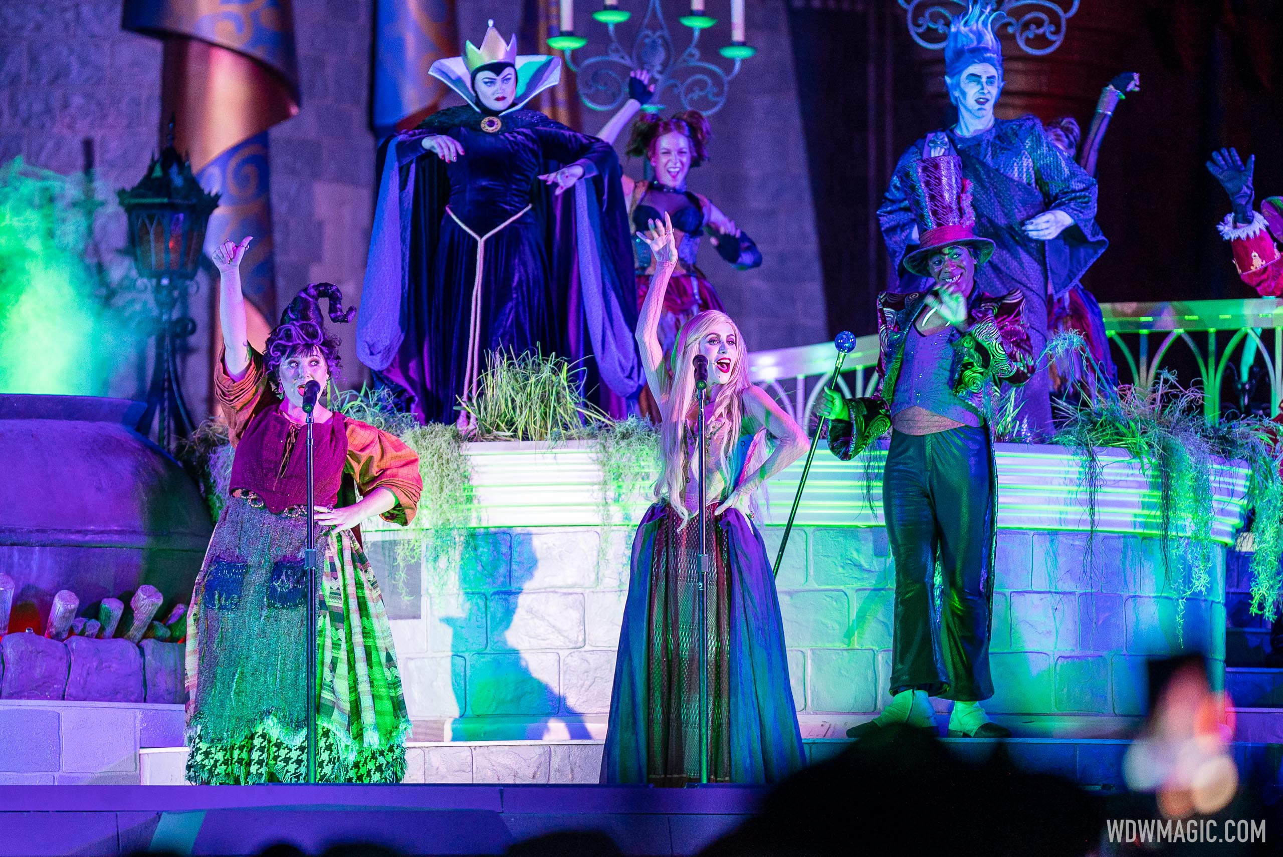 Hocus Pocus Villain Spelltacular 2022 - Photo 25 of 39