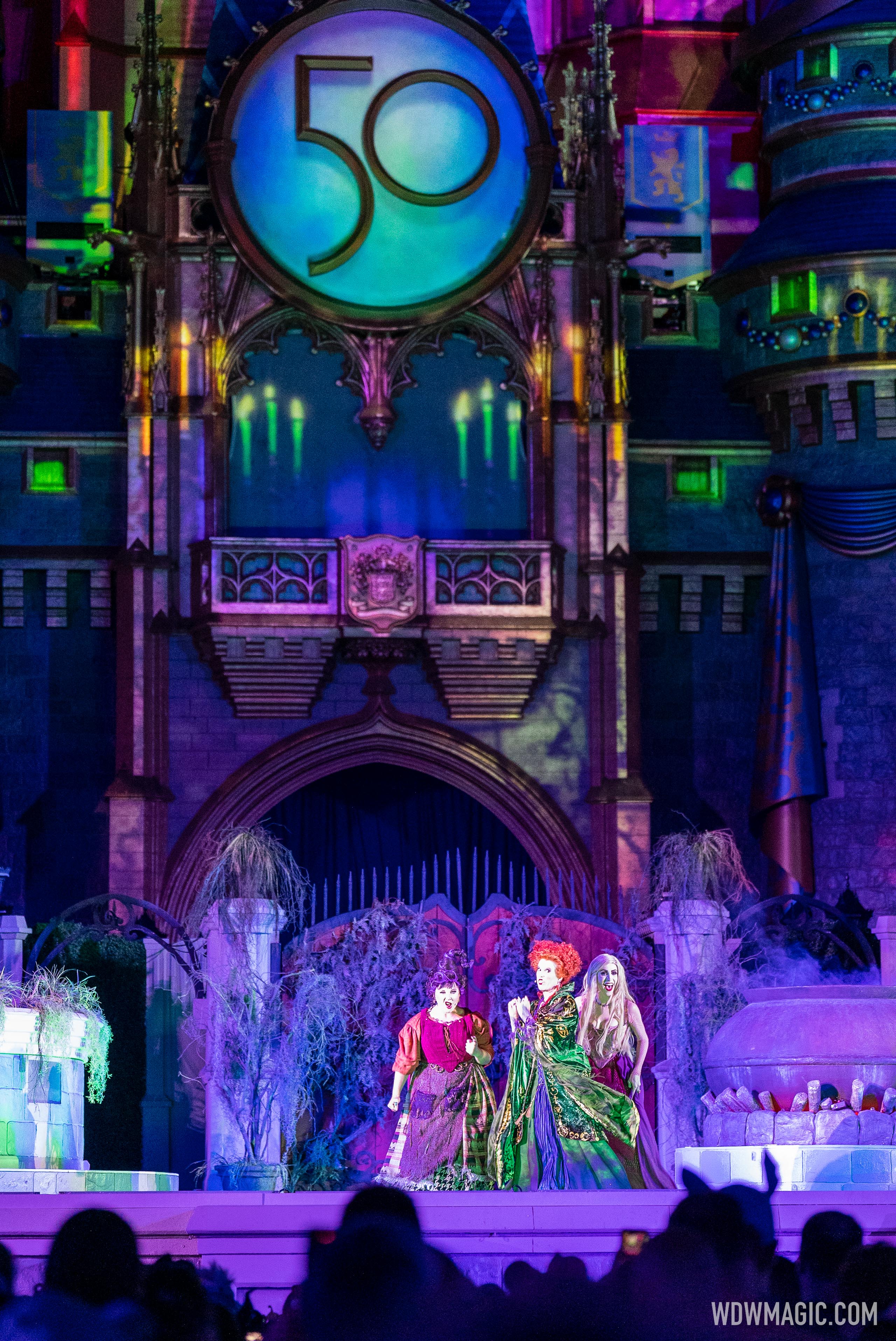 Hocus Pocus Villain Spelltacular 2022 - Photo 26 of 39