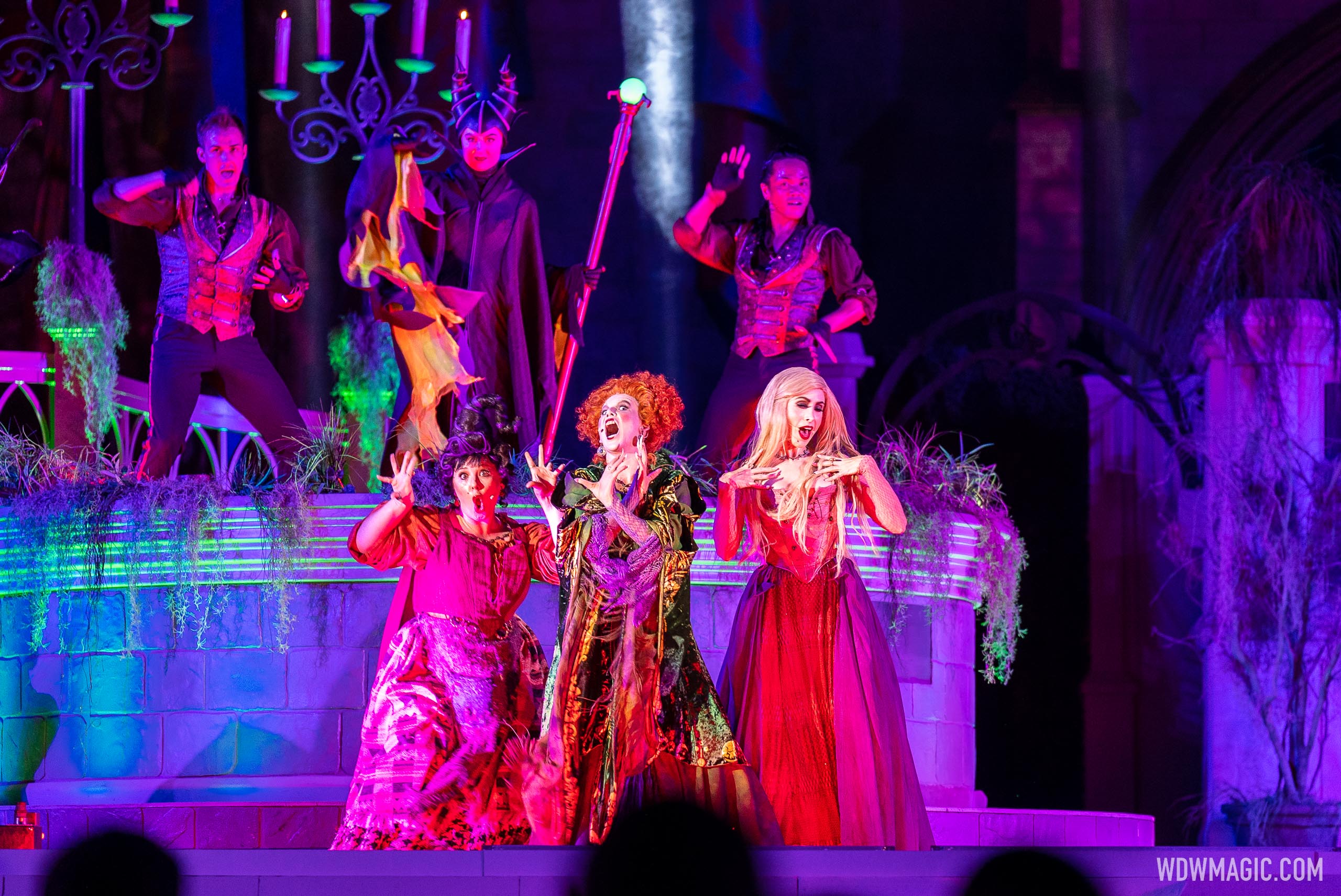 Hocus Pocus Villain Spelltacular 2022 - Photo 27 of 39