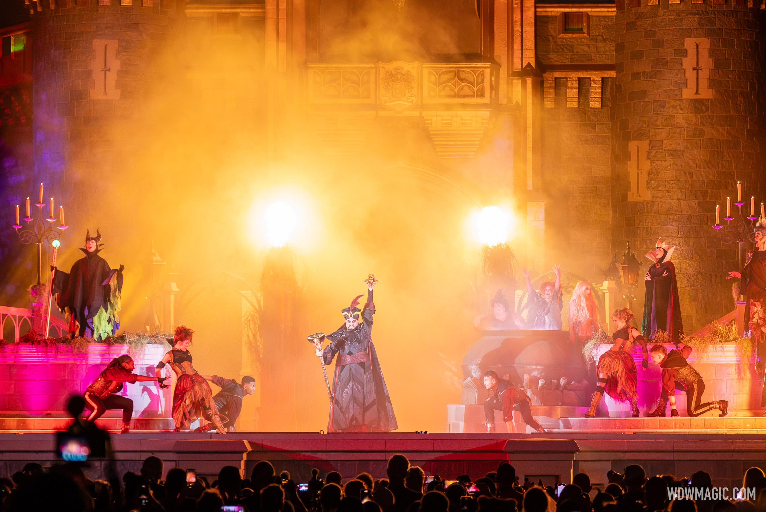 Hocus Pocus Villain Spelltacular 2023 - Photo 27 of 53
