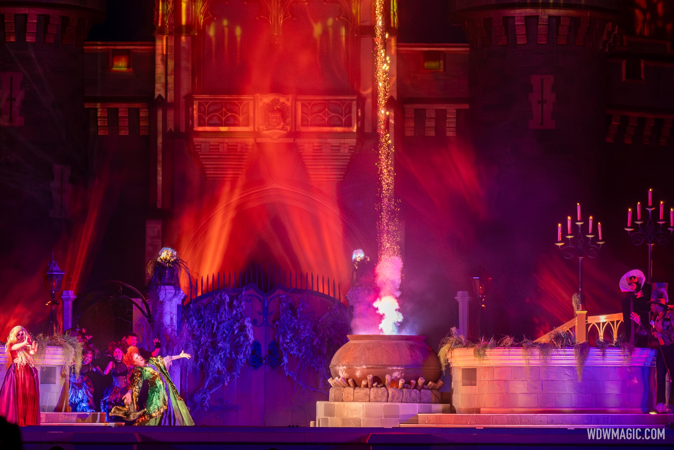 Hocus Pocus Villain Spelltacular 2023 - Photo 31 of 53