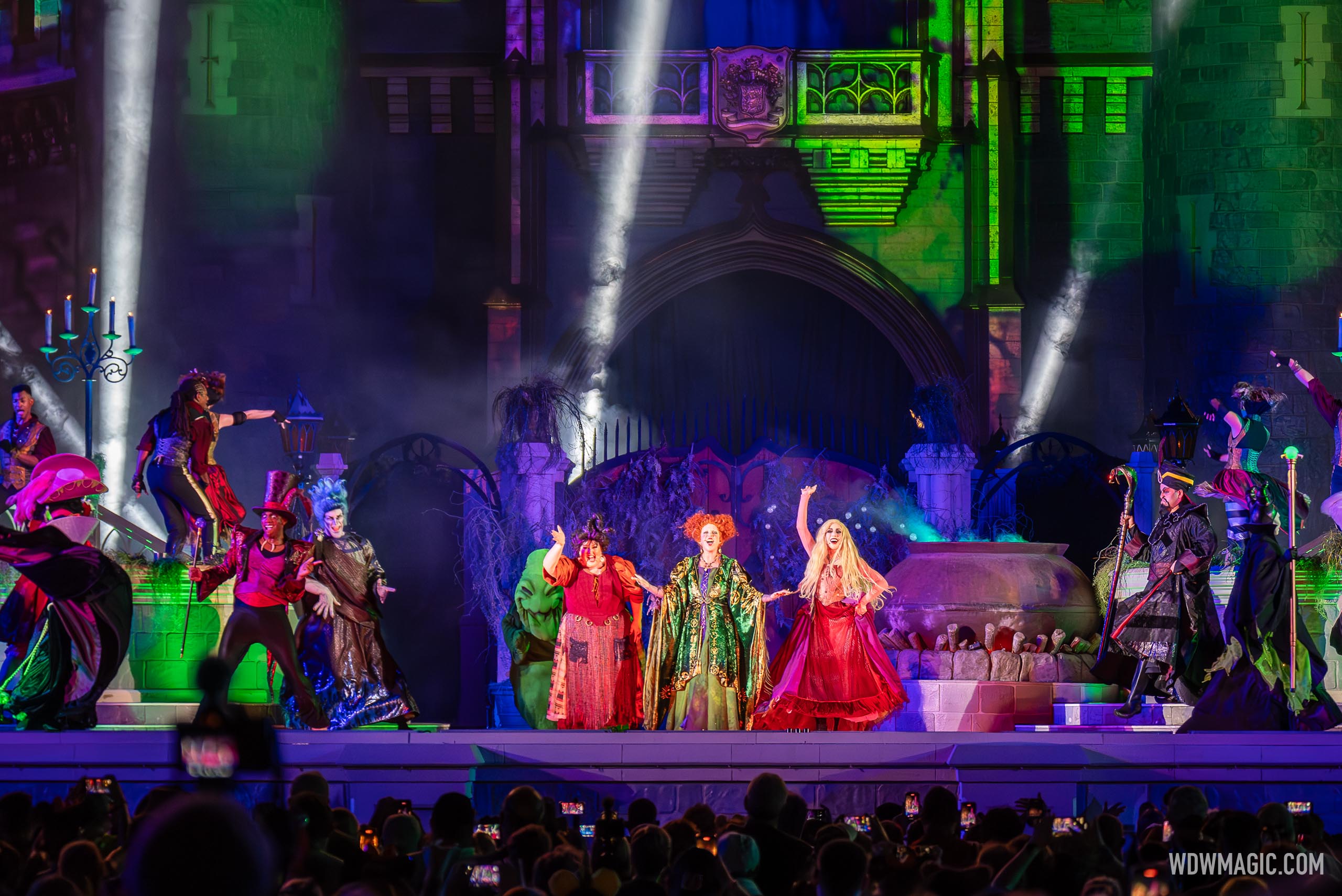 Hocus Pocus Villain Spelltacular 2023 - Photo 46 of 53