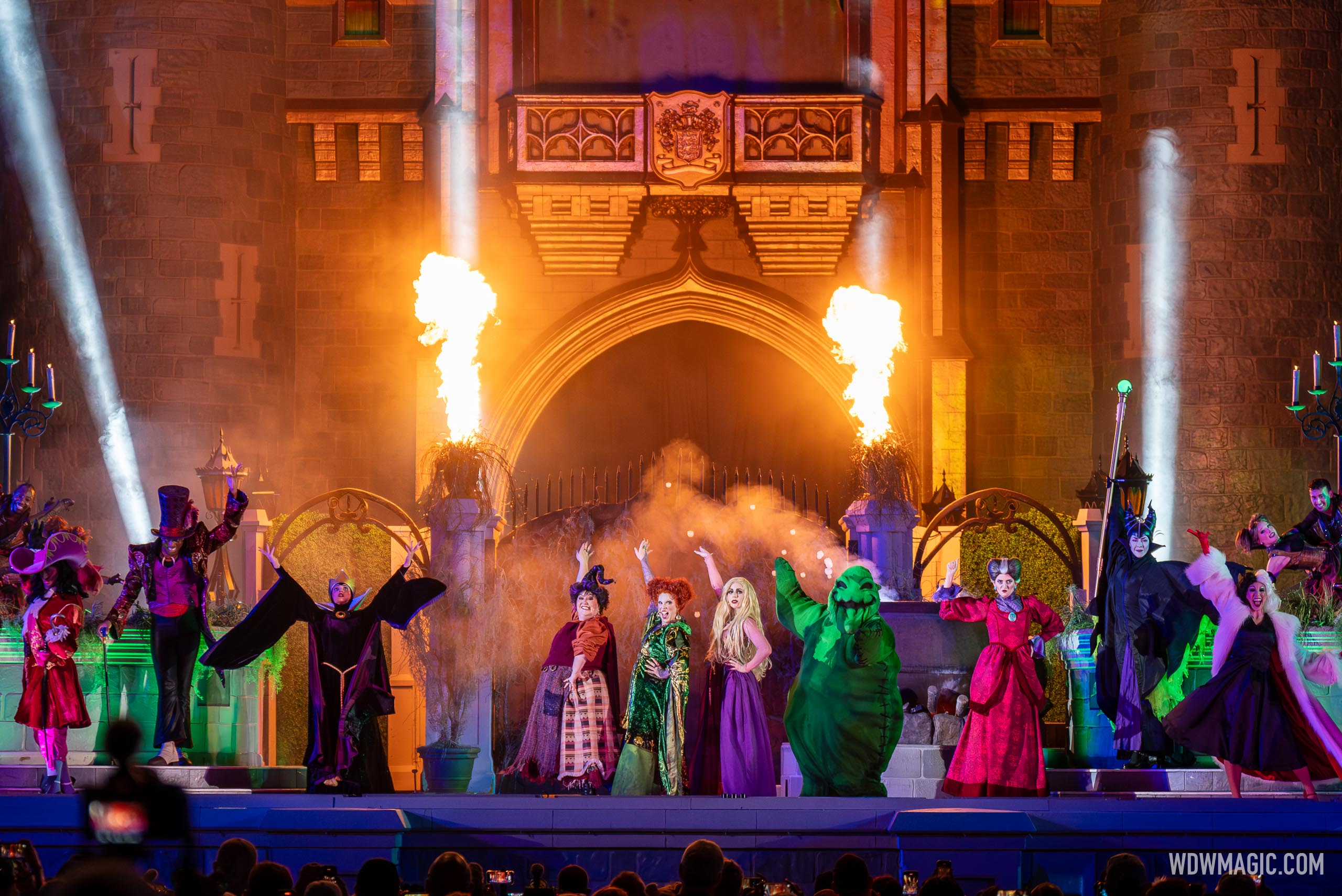 Hocus Pocus Villain Spelltacular 2023 - Photo 47 of 53