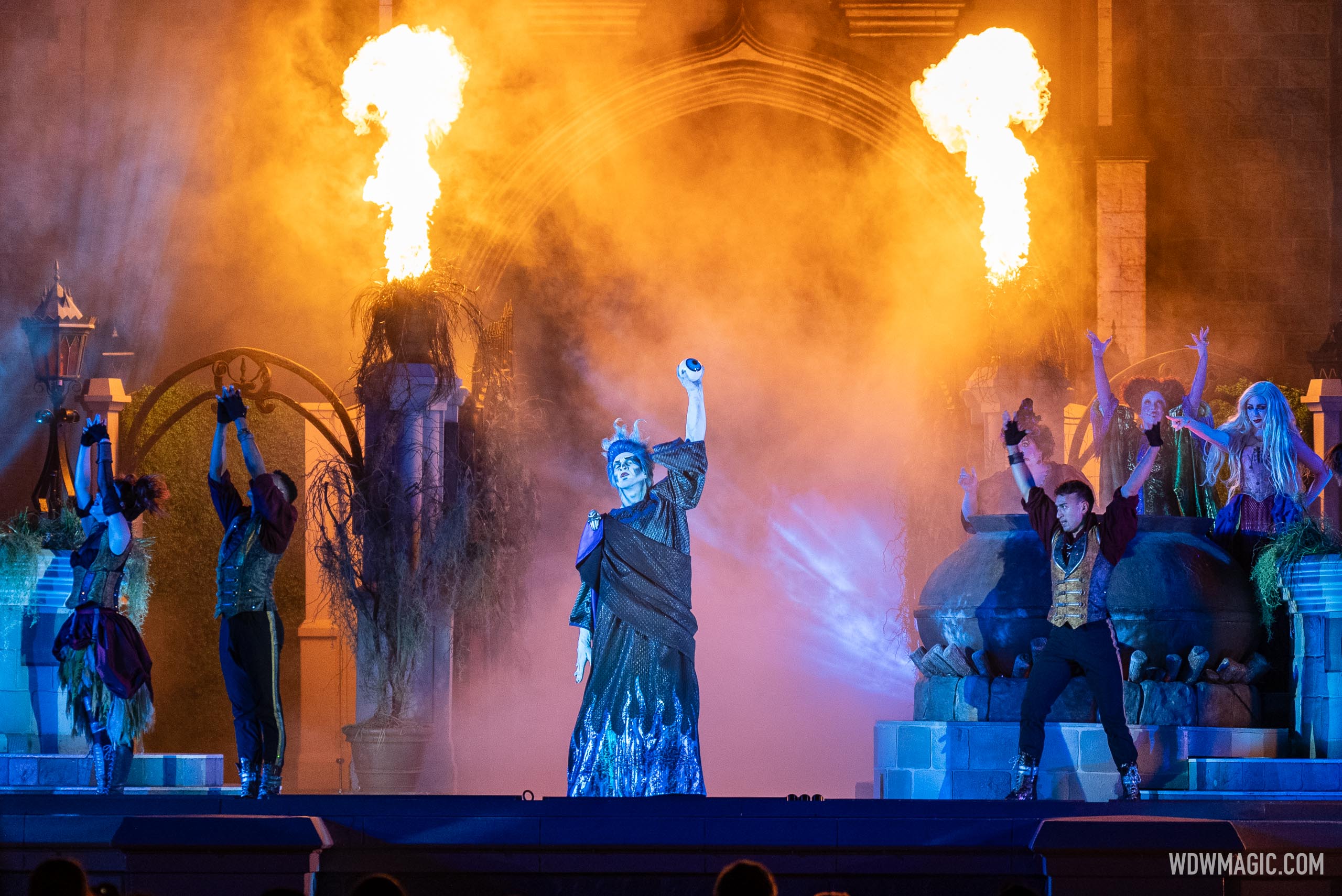 Hocus Pocus Villain Spelltacular 2023 - Photo 23 of 53