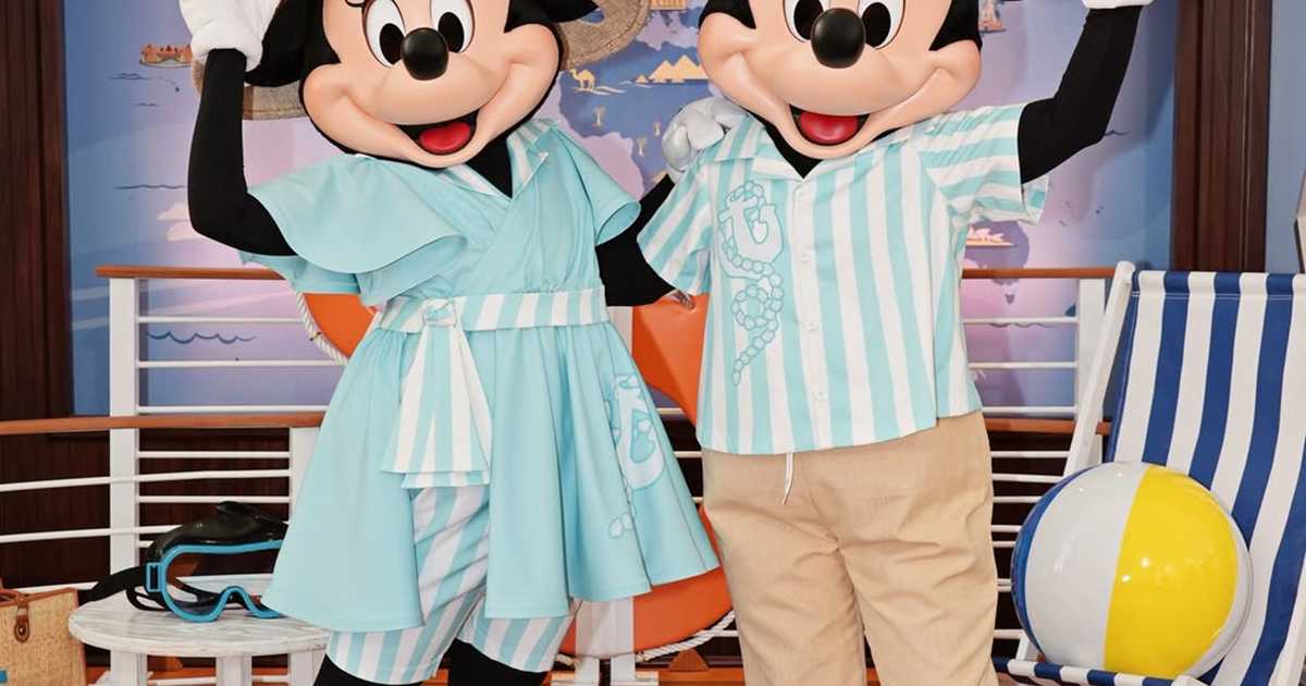 Mickey and Minnie's New Travel-Inspired Looks at EPCOT ImaginAtrium
