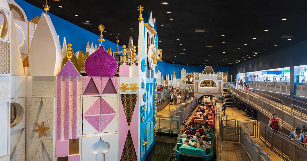 it's a small world new queue area colors - Summer 2021 - Photo 5 of 6