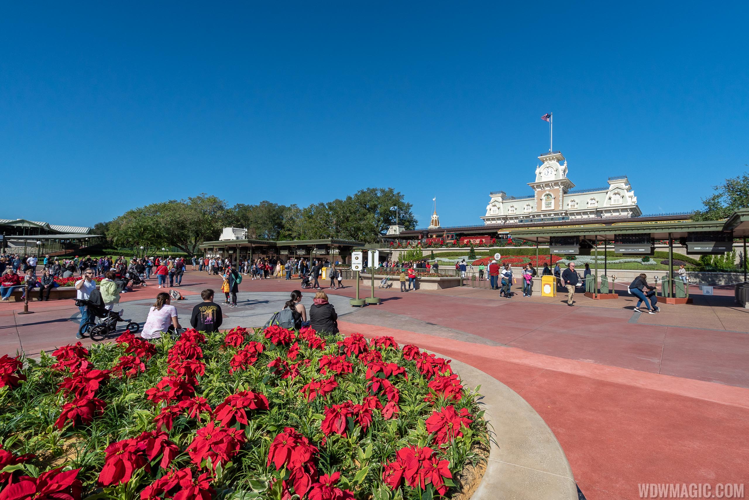 Toll Plaza (péage du Parking des Parcs) et tapis roulants - Page 24 Magic-Kingdom_Full_36965