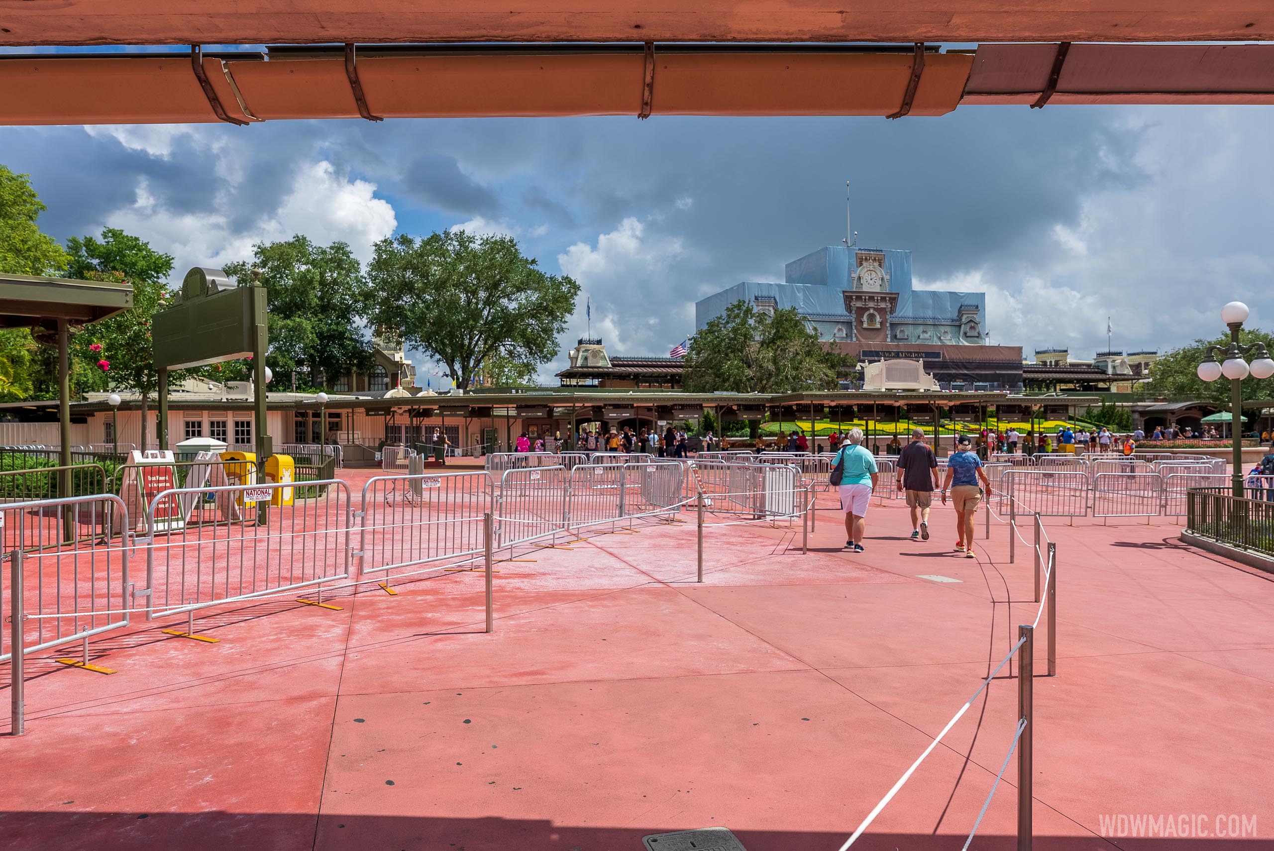Temporary crowd control fencing at Magic Kingdom main entrance - Photo ...
