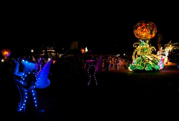 VIDEO - Farewell to the Magic Kingdom Main Street Electrical Parade