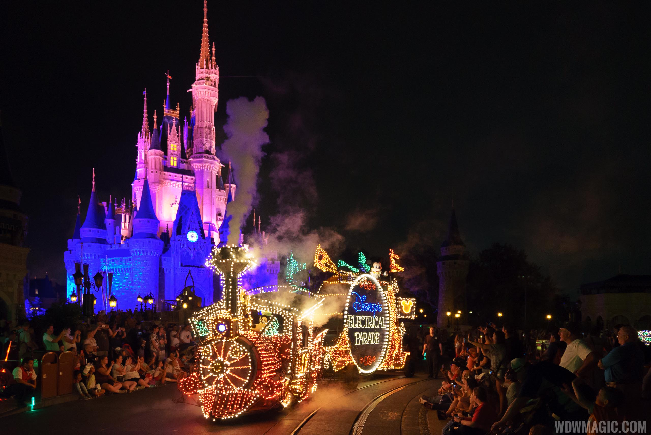 VIDEO - Farewell to the Magic Kingdom Main Street Electrical Parade