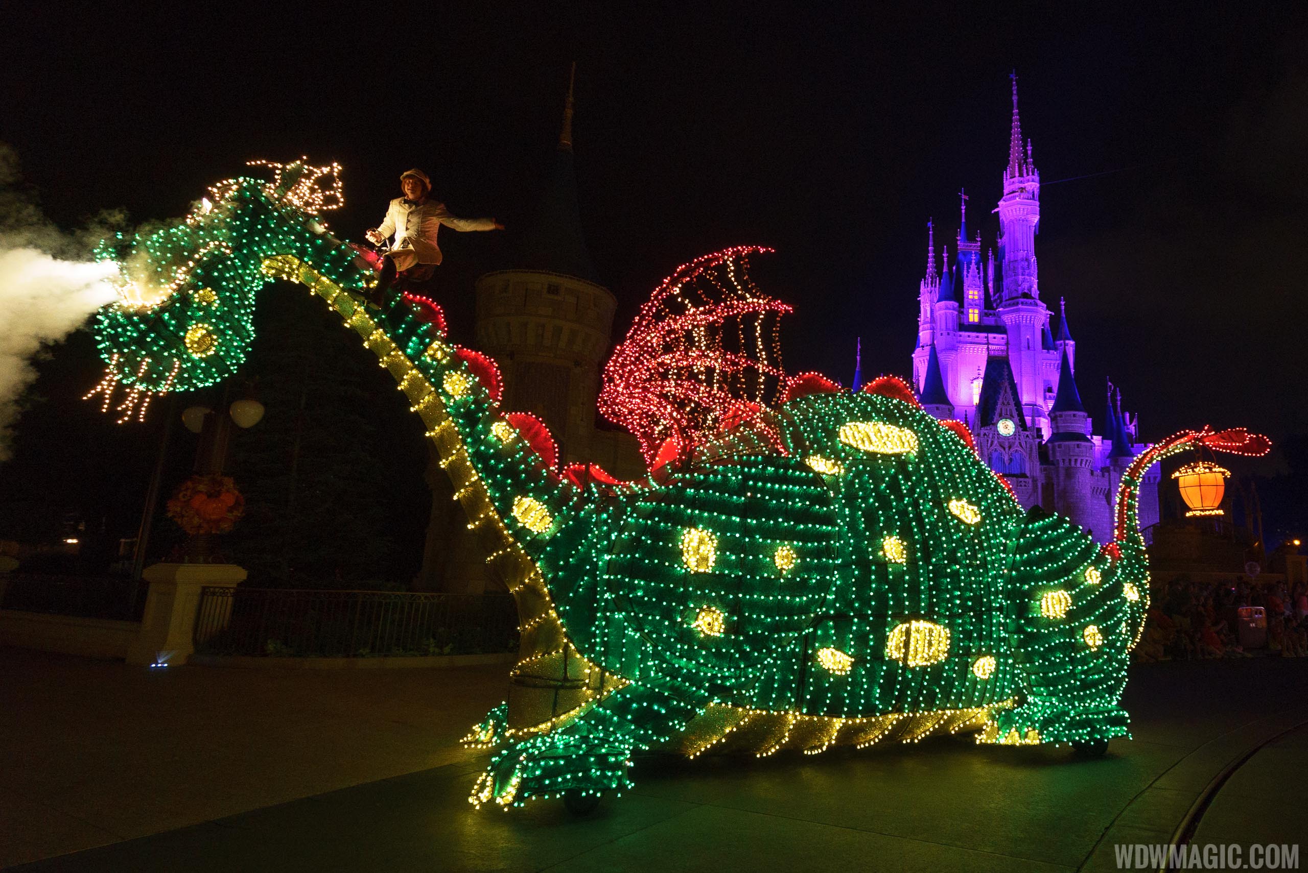 Main Street Electrical Parade final performance - Photo 9 of 11