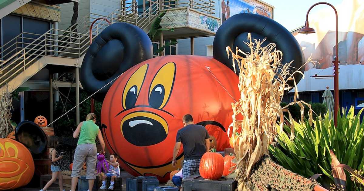 Downtown Disney halloween decorations Photo 10 of 10