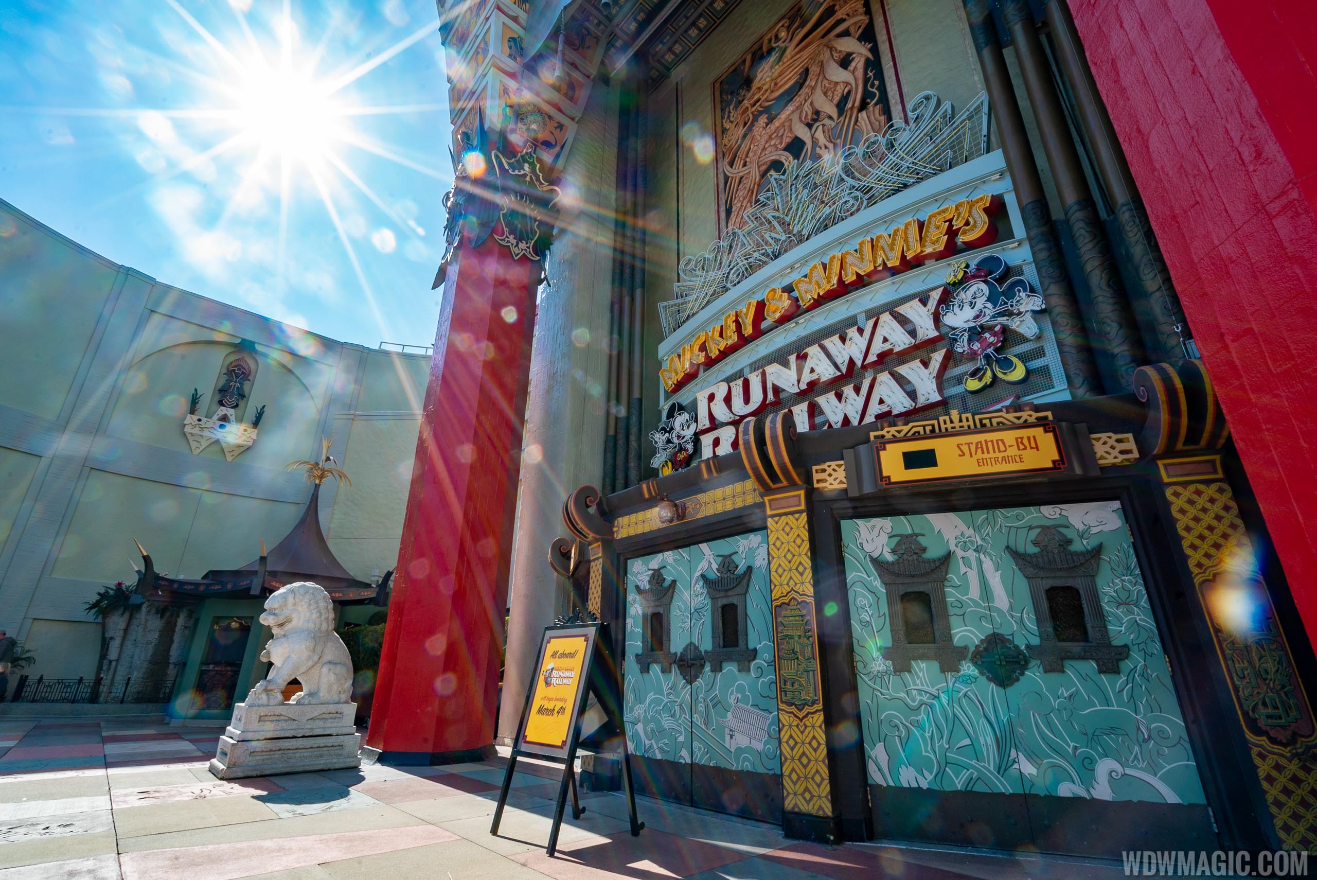 Mickey And Minnie S Runaway Railway - disneys hollywood studios roblox go