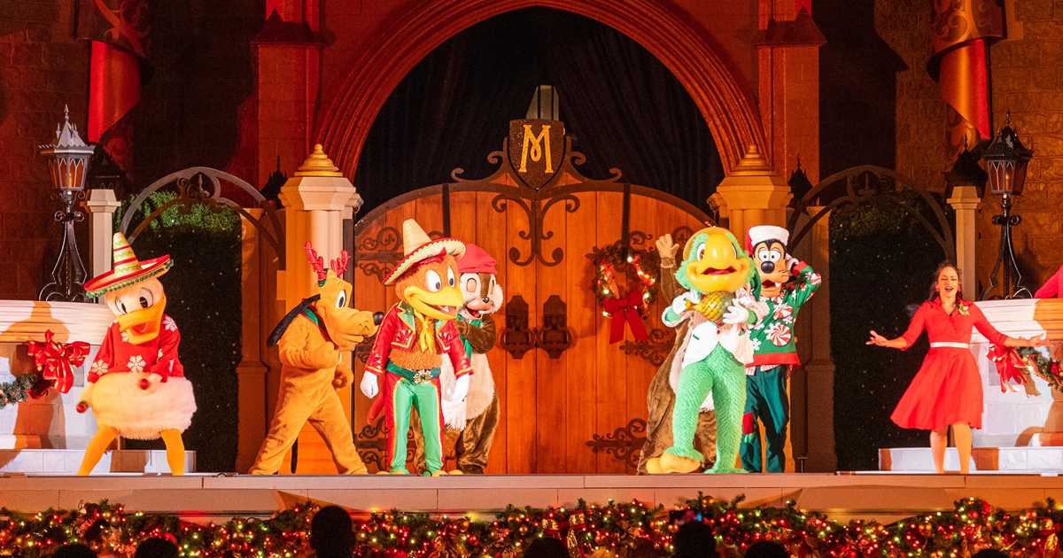 Mickey and Minnie's Very Merry Memories opening night - Photo 12 of 18