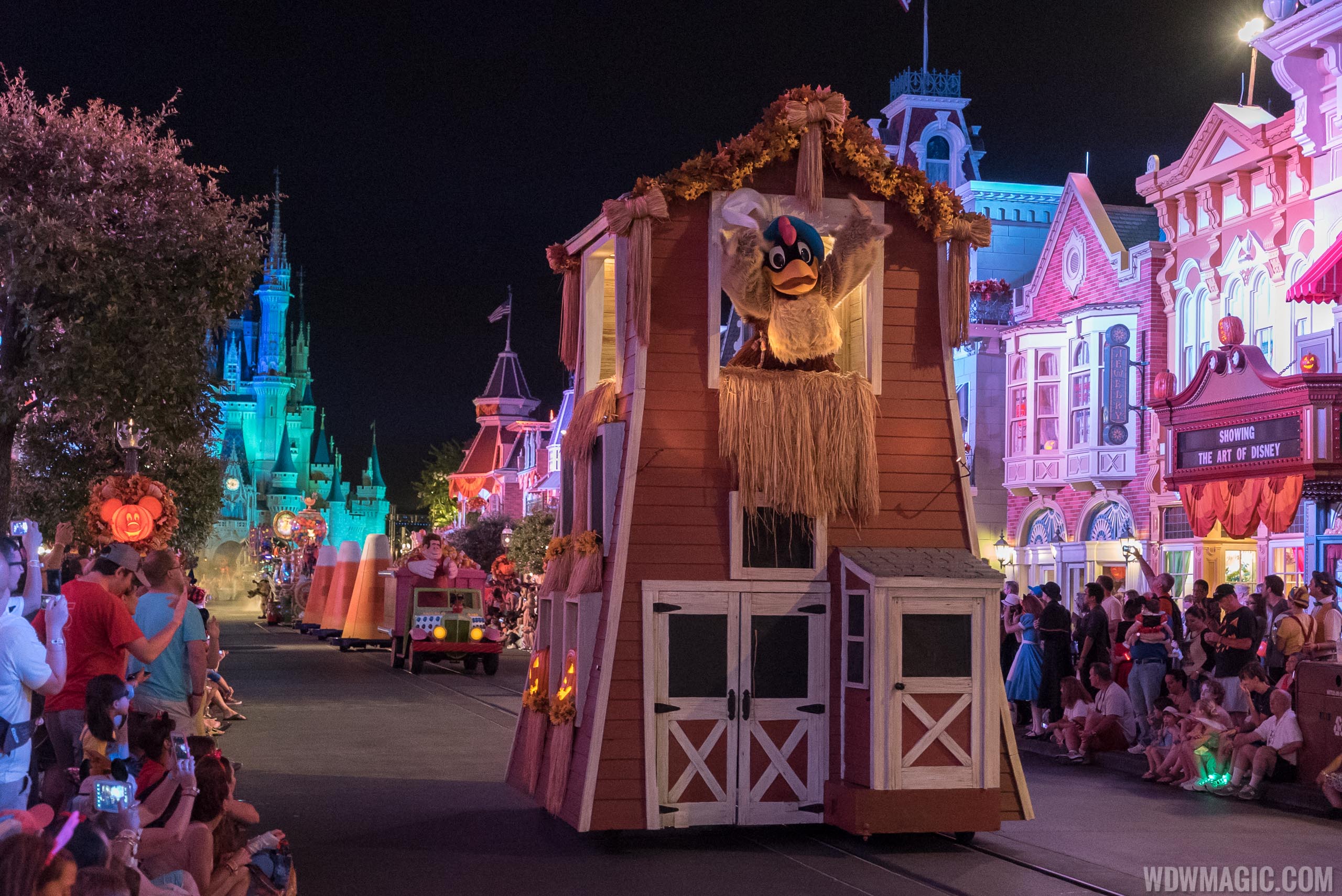 Mickeys-Boo-to-You-Halloween-Parade_Full_25362.jpg