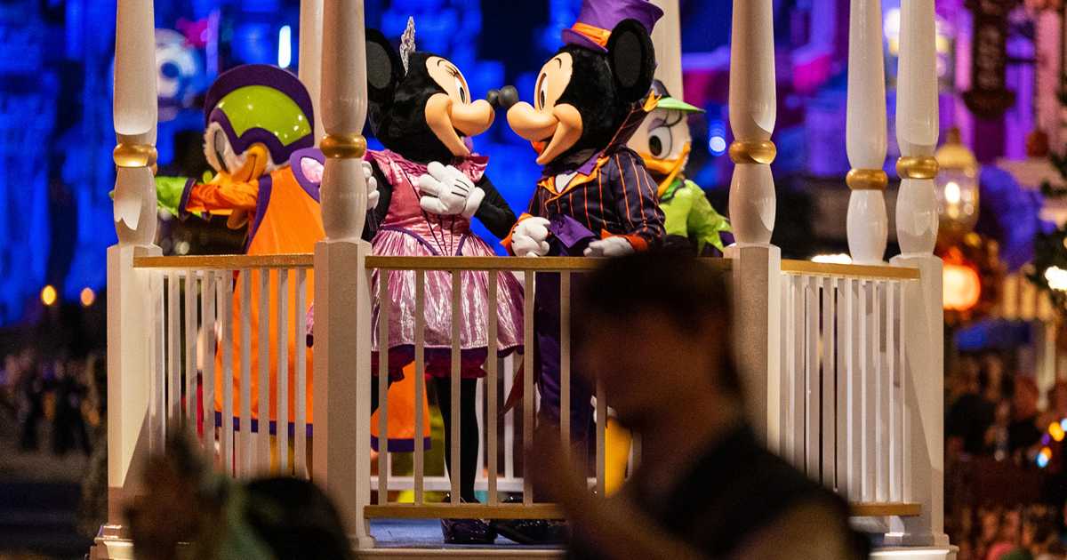 Mickey's Boo-to-You Halloween Parade 2022 - Main Street U.S.A. - Photo ...