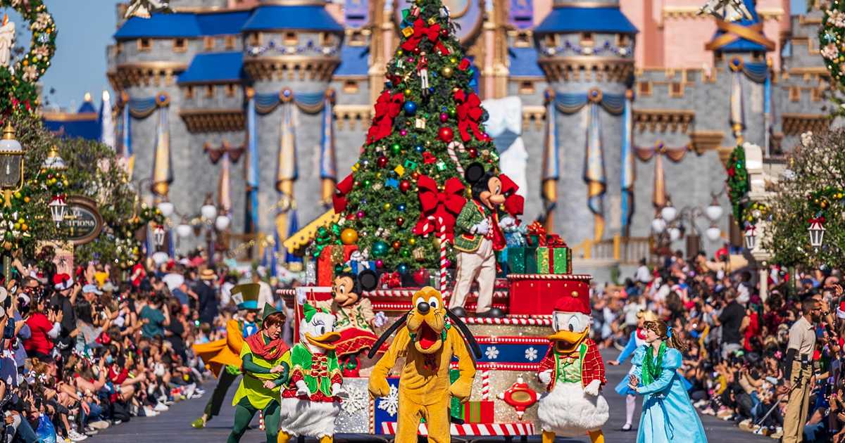 Mickey’s Once Upon A Christmastime Parade Daytime Edition 2021 - Photo 