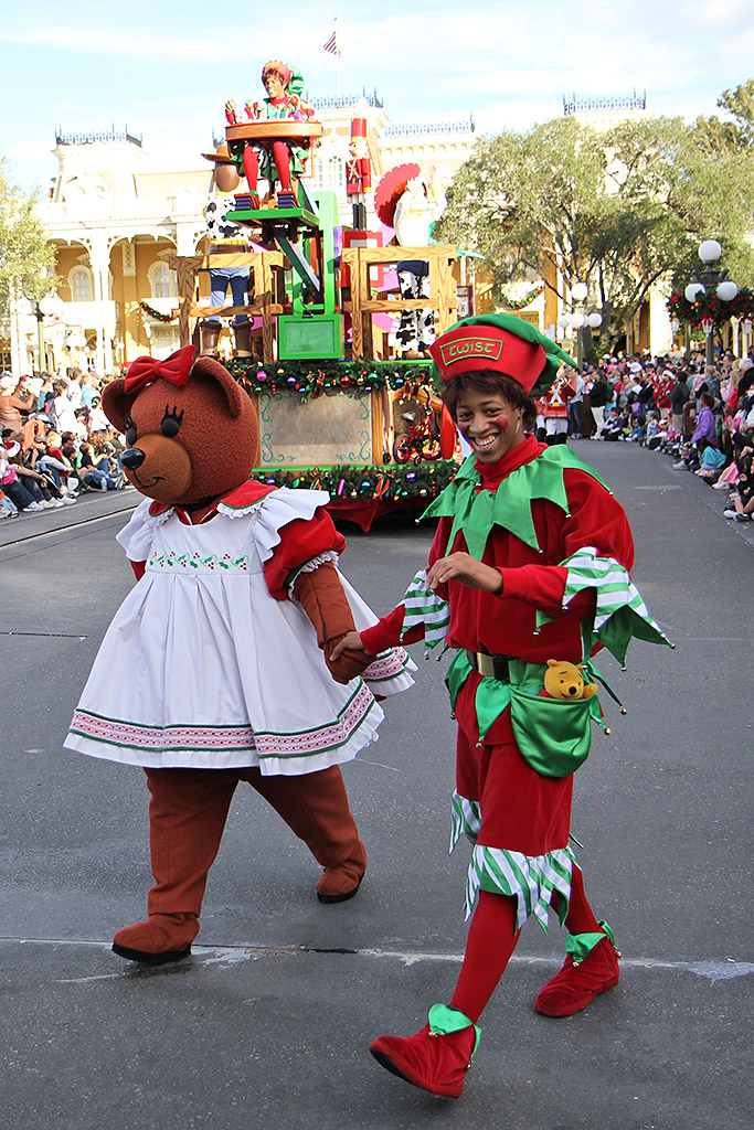 Mickey S Once Upon A Christmastime Parade 2009 Photo 50 Of 62