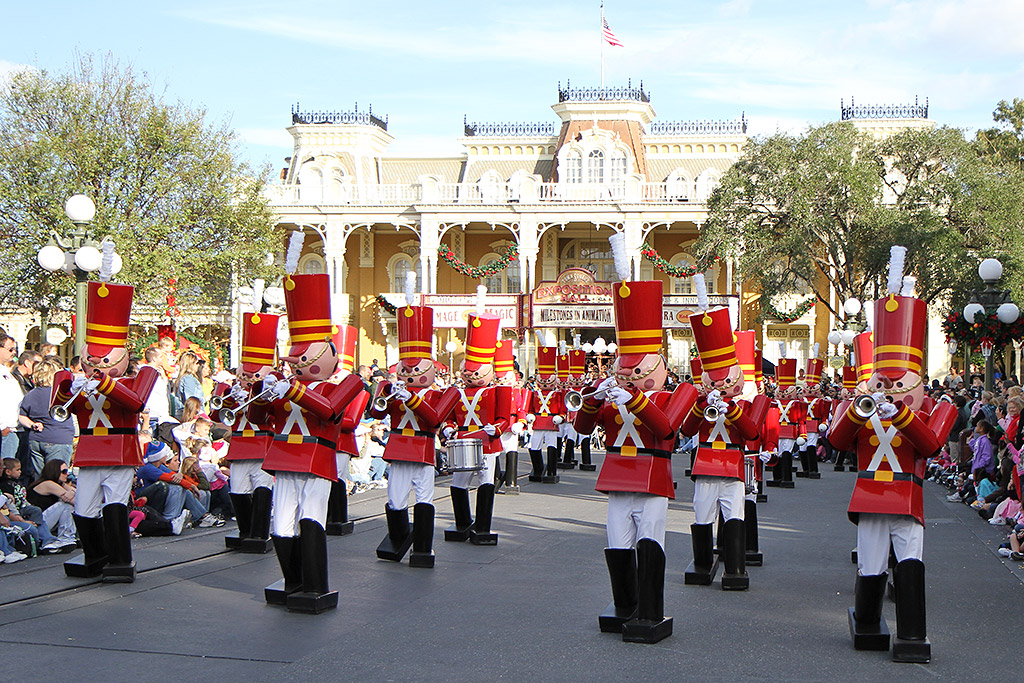 Mickey’s Once Upon a Christmastime Parade 2009 Photo 51 of 62