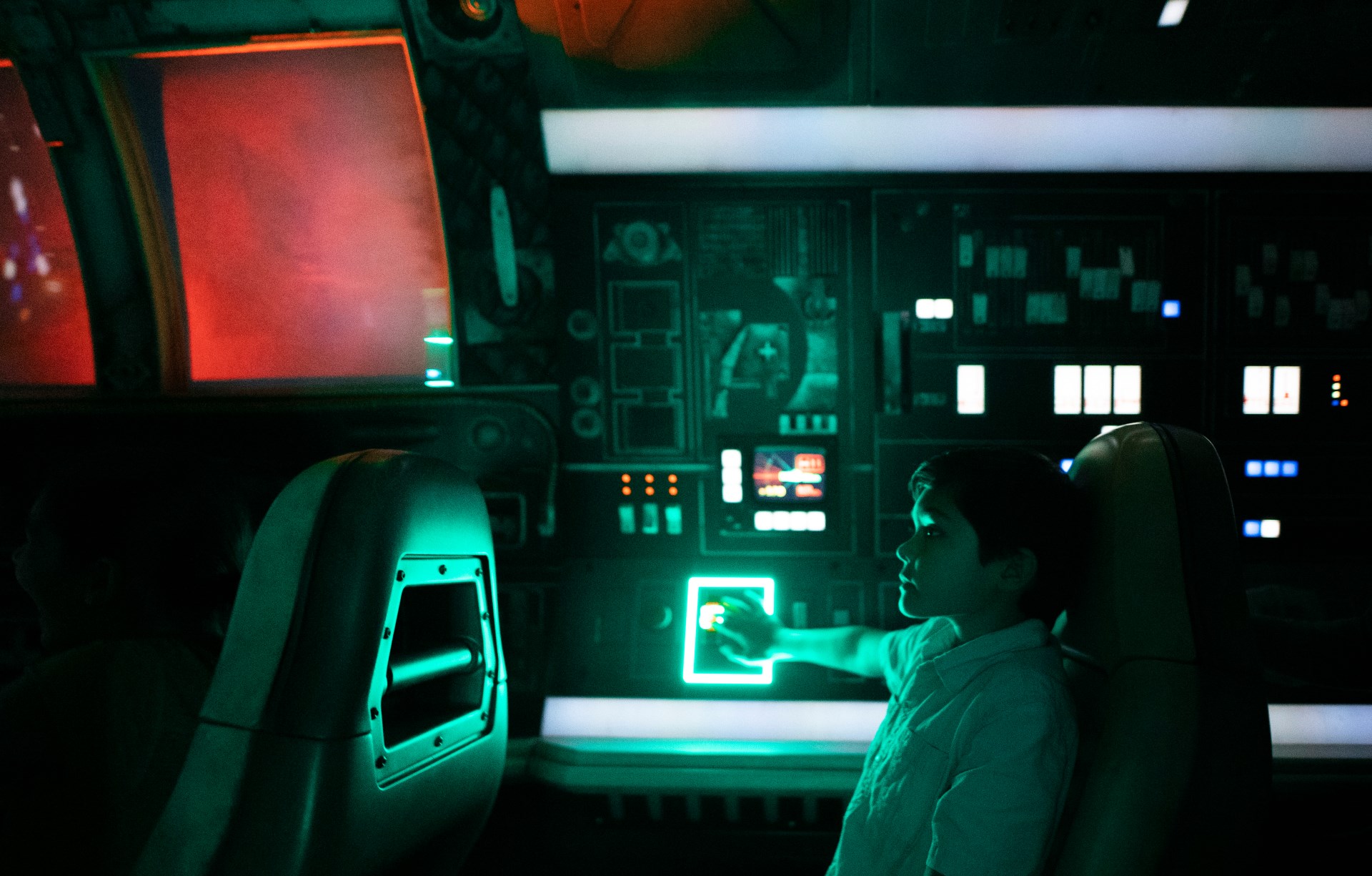 Millennium Falcon: Smugglers Run Complete Guide — Mandalorian and Grogu ...